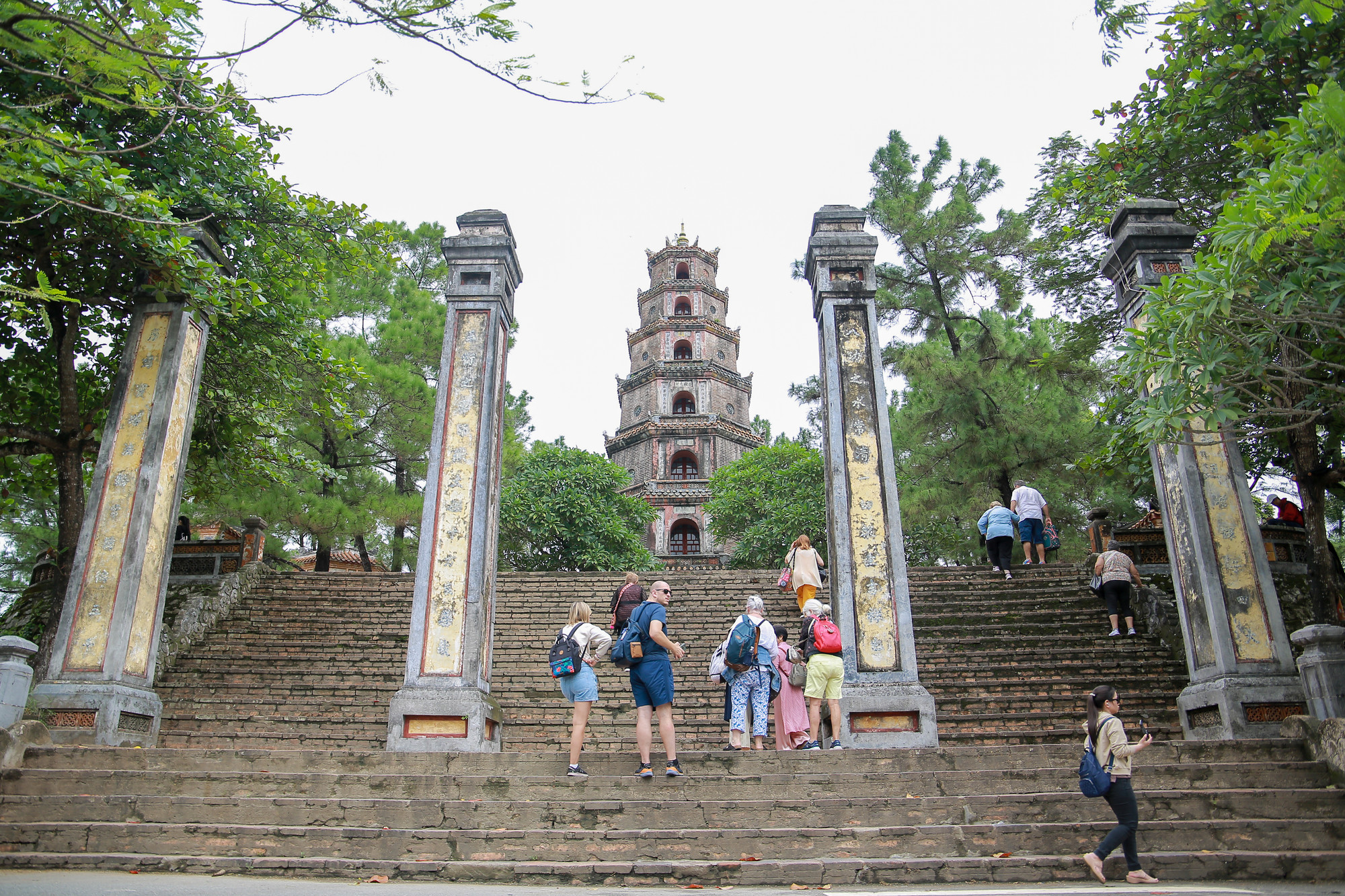 Chùa Thiên Mụ là một ngôi chùa cổ bậc nhất xứ Huế. Chùa Thiên Mụ là một ngôi chùa cổ bậc nhất xứ Huế.
