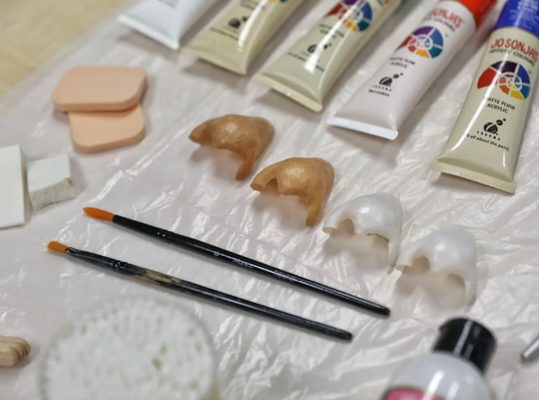 Phải mất nhiều thử nghiệm Goh mới tìm được màu da phù hợp cho mũi của ông Lian. Ảnh: The Straits Times