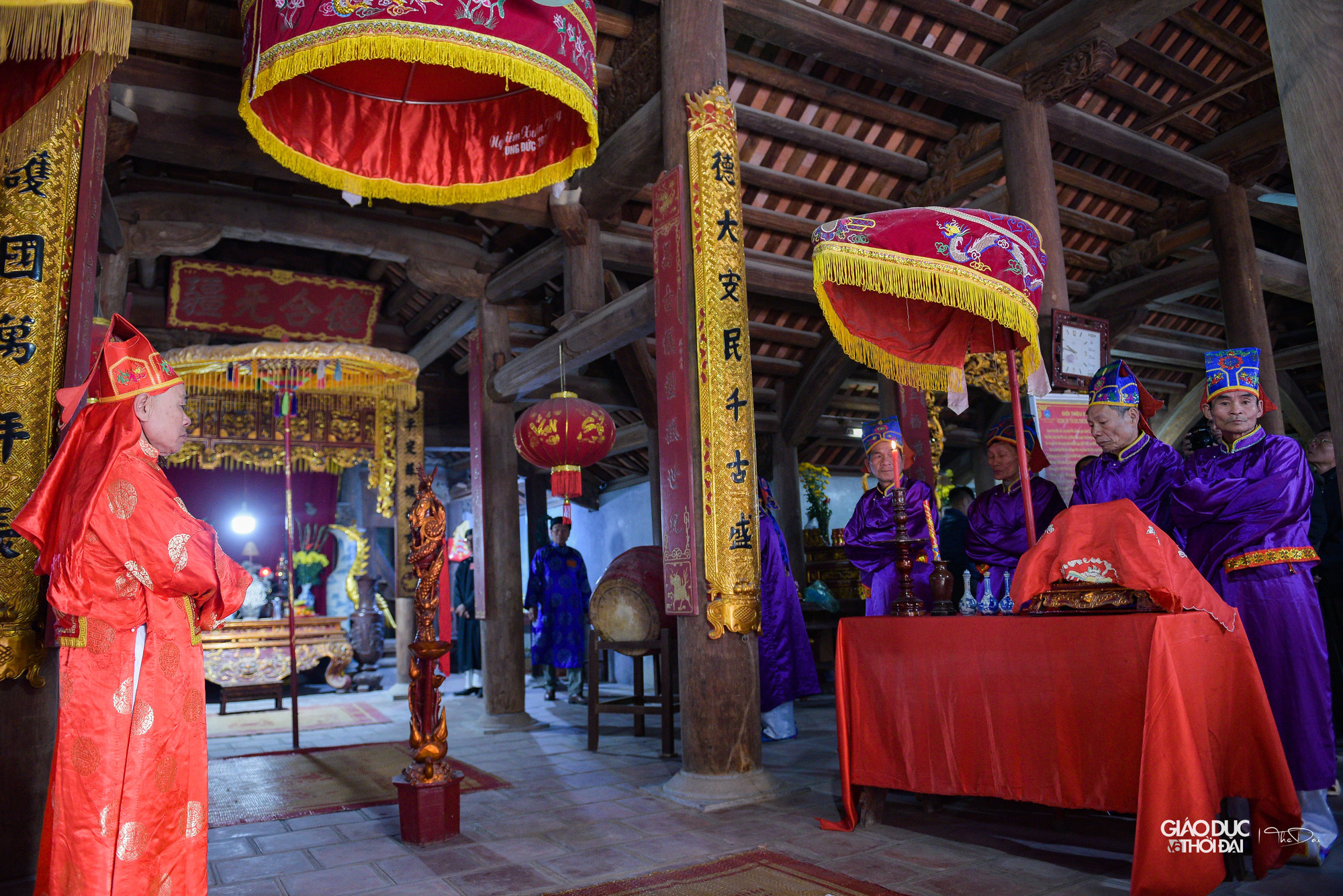 Ngọc Kinh công chúa là một phụ nữ tài đức vẹn toàn, có chồng và hai con trai. Khi Hai Bà Trưng dựng cờ khởi nghĩa, Bà đã để các con ở lại quê, theo về với Hai Bà đánh giặc, được Hai Bà cử về quê Phù Liễn mộ quân, rèn đúc vũ khí, chuẩn bị lực lượng.