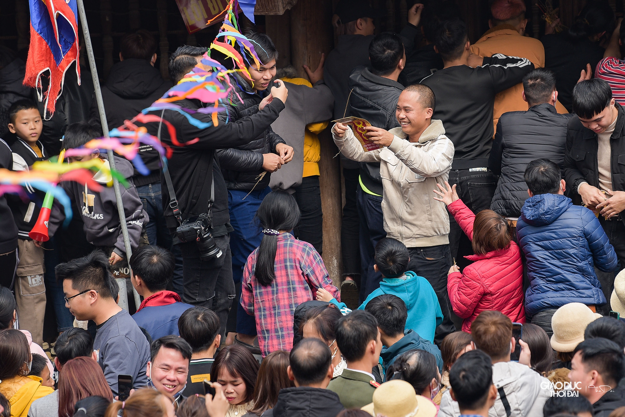 Theo tương truyền có được chiếu, nhất là chiếc chiếu có bó mạ xanh trên đầu thì chắc chắn năm đó vợ chồng sẽ sinh con trai, chính vì thế cho dù được chia chiếu nhưng nhiều người dân vẫn cố gắng đợi và giành bằng được một mảnh chiếu cói giữa.
