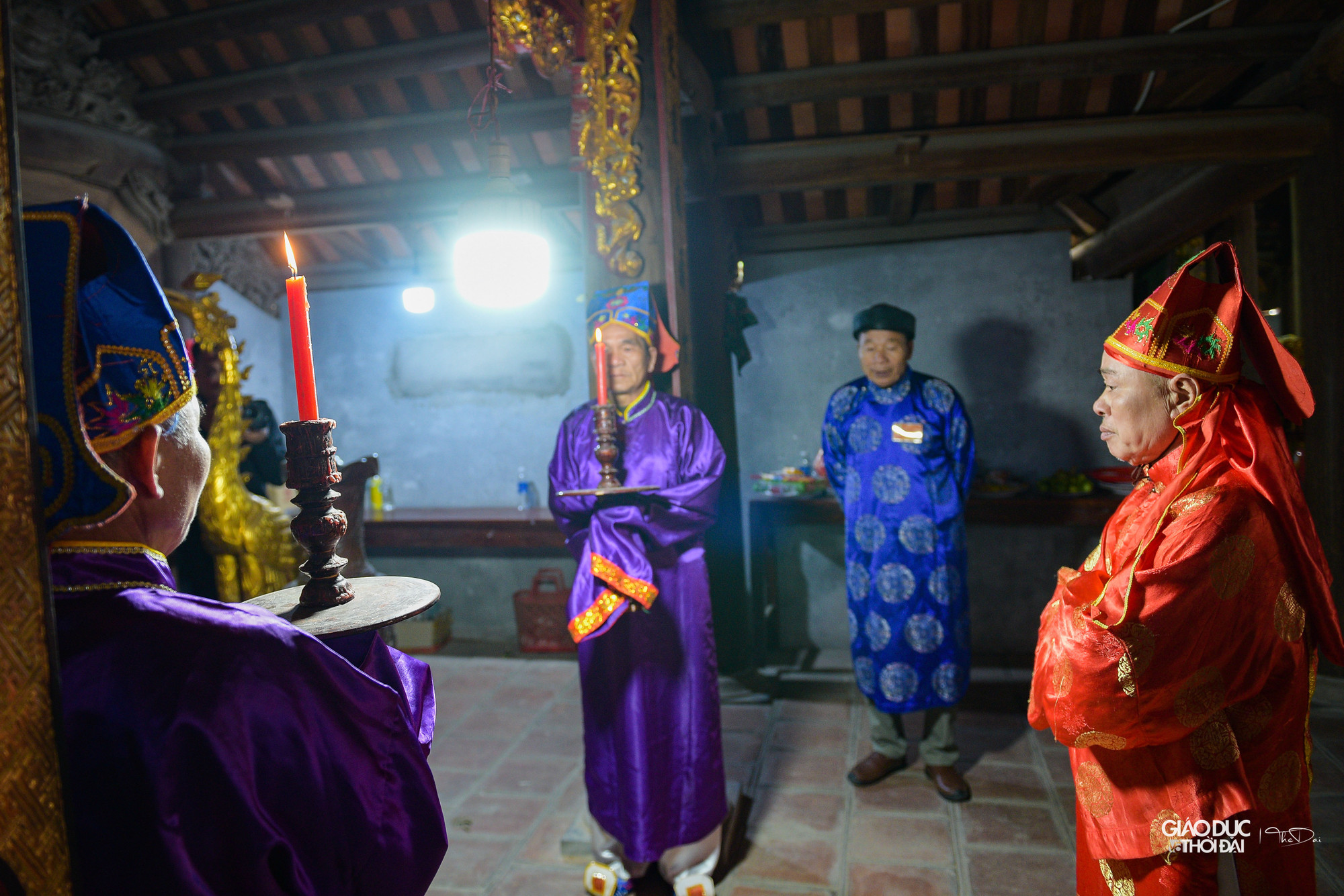 Tại đây, bà đã ẩn mình dưới dạng nhà sư, tu luyện tại chùa Phù Liễn, dạy cho dân biết làm sĩ, nông, công, cổ.