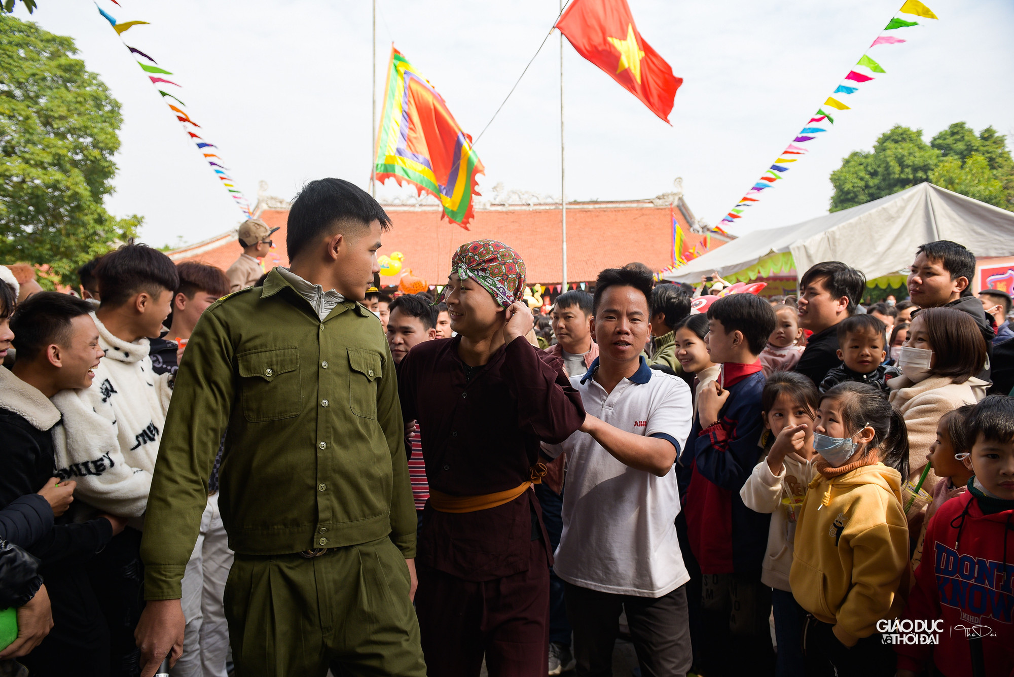 Sau khi được làm lễ trong đền Đức Bà, 3 Bụt sẽ được đưa đi tắm ở giếng nước thiêng đầu thôn.