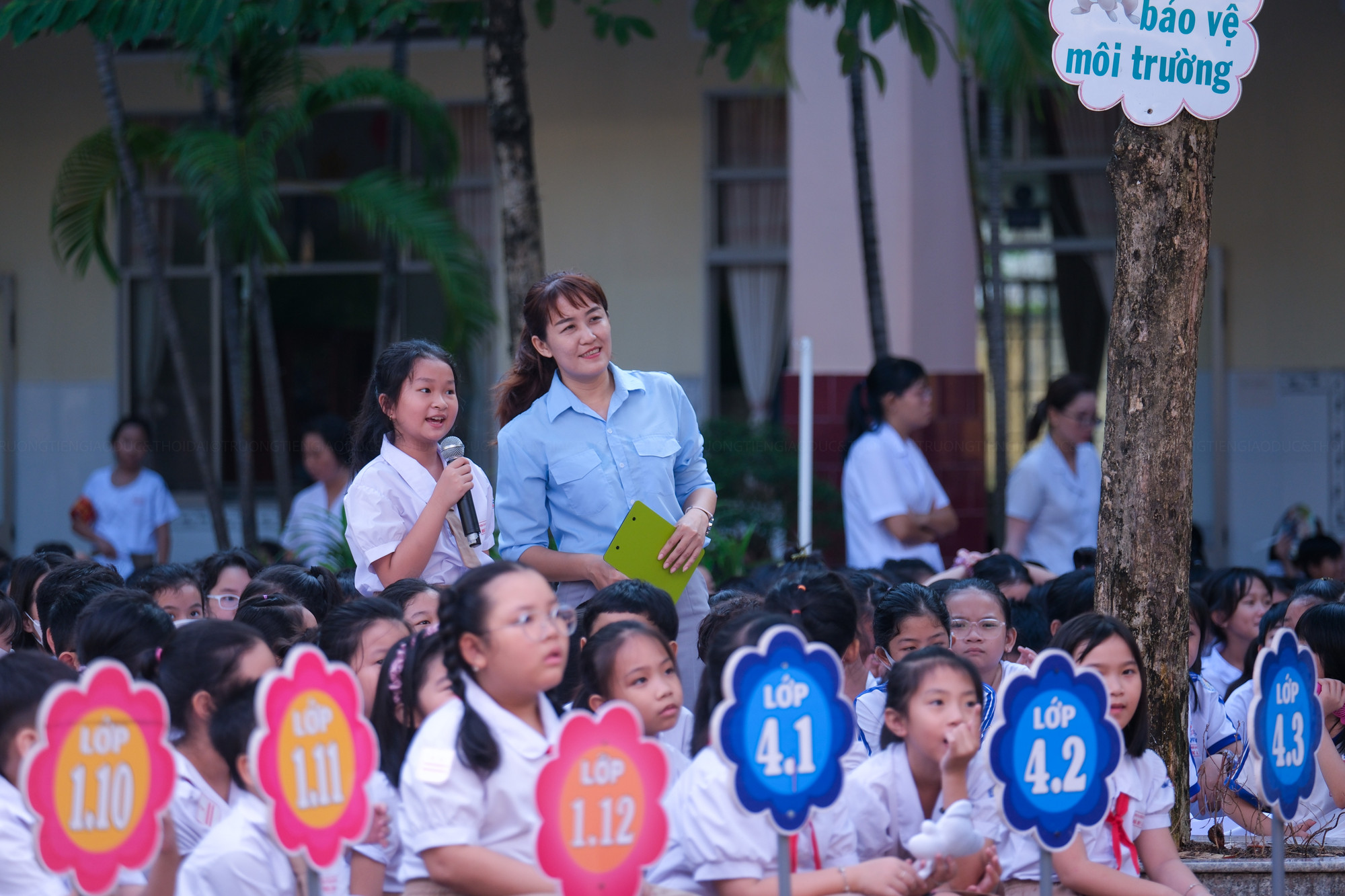 Học sinh hào hứng giải đáp và chia sẻ những hiểu biết của mình về phòng cháy chữa cháy.