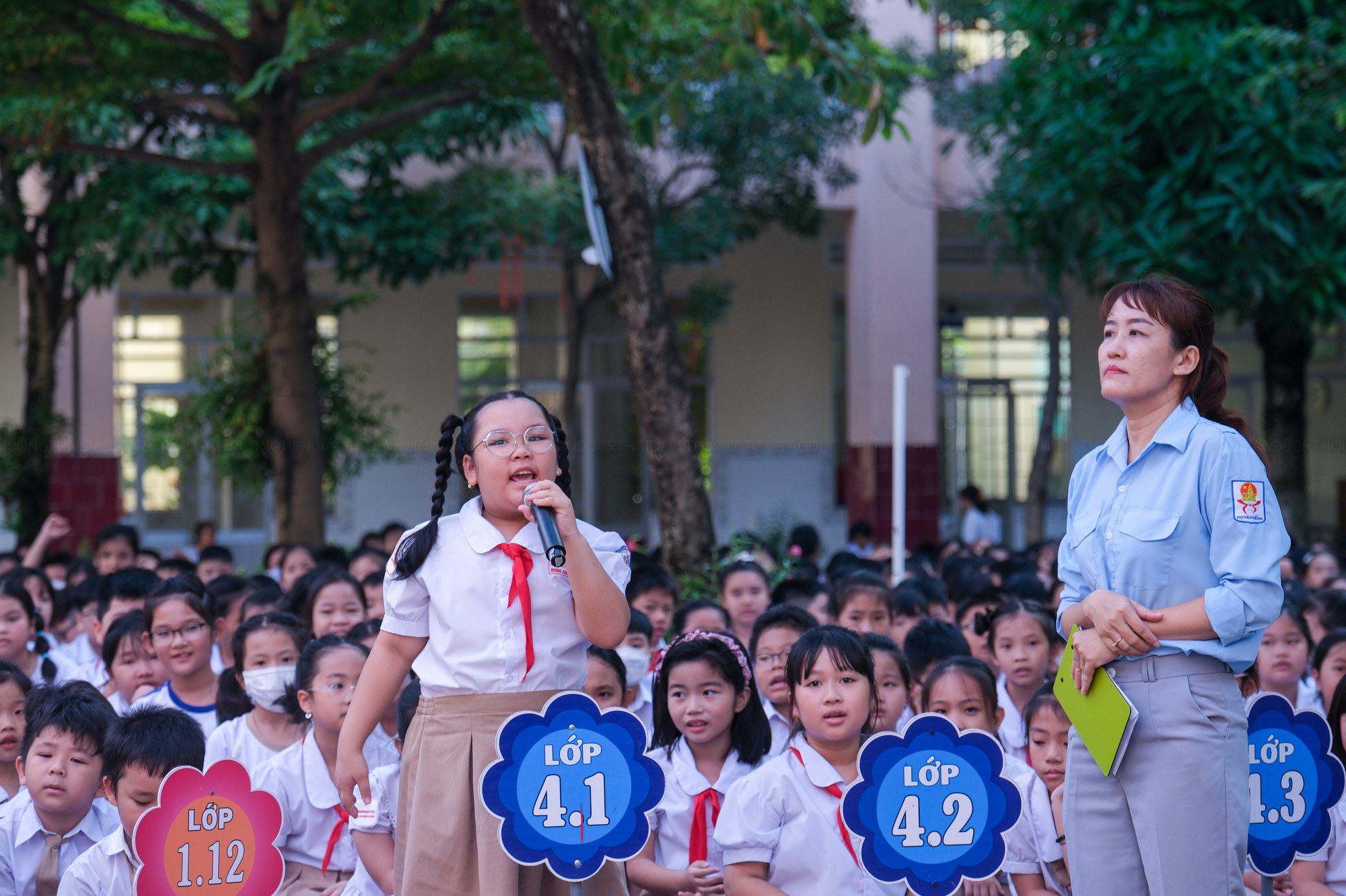 Học sinh hào hứng giải đáp và chia sẻ những hiểu biết của mình về phòng cháy chữa cháy.