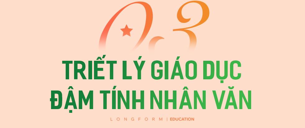 Trải qua hơn 13 năm hình thành và phát triển, triết lý giáo dục mà Ngôi Sao Hà Nội hướng tới đó là “Đạo đức - Nghị lực - Trí tuệ”. Trong đó, nhà trường đưa yếu tố đạo đức lên hàng đầu vì có lấy “đức” là gốc, thì “tài” mới được thể hiện đúng, mới mang lại giá trị tốt đẹp cho bản thân và xã hội. Một yếu tố quan trọng chi phối sự thành công của mỗi cá nhân chính là sự nghị lực. Vì vậy, nhà trường luôn chú trọng rèn giũa cho học sinh ý chí nghị lực trong những việc nhỏ nhất như tuân thủ các quy định về giờ giấc, nguyên tắc lớp học, ý thức tự học ở nhà... Sau nhiều năm triển khai xây dựng và phát triển nhà trường, tới bây giờ, học sinh Ngôi Sao Hà Nội khá nổi trội về trí tuệ, được đánh giá rất cao trong các kỳ thi trong nước và quốc tế. Thành quả có được ngày hôm nay là một hành trình dài được các thầy cô hun đúc và trao truyền cho các em đạo đức và nghị lực vượt khó trong học tập. Nhà trường luôn tâm niệm và có niềm tin sâu sắc theo triết lý trên để có những học sinh xuất sắc, có những “Ngôi Sao” thật sự. Bên cạnh triết lý giáo dục, 5 giá trị cốt lõi nhà trường hướng đến khi đào tạo và giáo dục các em học sinh, đó là: “Trung thực - Chủ động - Sáng tạo - Xuất sắc - Yêu thương”. Trong đó, tính trung thực được đặt lên đầu với cả giáo viên lẫn học sinh. Trải qua hơn 13 năm hình thành và phát triển, triết lý giáo dục mà Ngôi Sao Hà Nội hướng tới đó là “Đạo đức - Nghị lực - Trí tuệ”. Trong đó, nhà trường đưa yếu tố đạo đức lên hàng đầu vì có lấy “đức” là gốc, thì “tài” mới được thể hiện đúng, mới mang lại giá trị tốt đẹp cho bản thân và xã hội. Một yếu tố quan trọng chi phối sự thành công của mỗi cá nhân chính là sự nghị lực. Vì vậy, nhà trường luôn chú trọng rèn giũa cho học sinh ý chí nghị lực trong những việc nhỏ nhất như tuân thủ các quy định về giờ giấc, nguyên tắc lớp học, ý thức tự học ở nhà... Sau nhiều năm triển khai xây dựng và phát triển nhà trường, tới bây giờ, học sinh Ngôi Sao Hà Nội khá nổi trội về trí tuệ, được đánh giá rất cao trong các kỳ thi trong nước và quốc tế. Thành quả có được ngày hôm nay là một hành trình dài được các thầy cô hun đúc và trao truyền cho các em đạo đức và nghị lực vượt khó trong học tập. Nhà trường luôn tâm niệm và có niềm tin sâu sắc theo triết lý trên để có những học sinh xuất sắc, có những “Ngôi Sao” thật sự. Bên cạnh triết lý giáo dục, 5 giá trị cốt lõi nhà trường hướng đến khi đào tạo và giáo dục các em học sinh, đó là: “Trung thực - Chủ động - Sáng tạo - Xuất sắc - Yêu thương”. Trong đó, tính trung thực được đặt lên đầu với cả giáo viên lẫn học sinh.