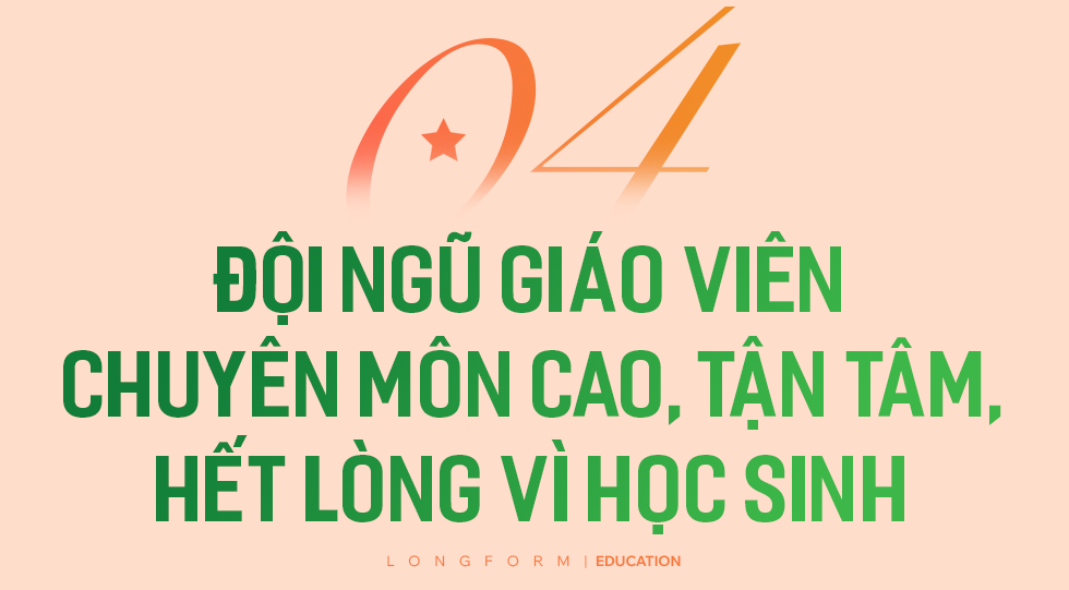 Nhắc đến sự thành công của Ngôi Sao Hà Nội ngày hôm nay không thể không nhắc đến sự đồng hành của đội ngũ cán bộ giáo viên, nhân viên luôn gắn kết, tận tâm. Họ là những giáo viên được đào tạo bài bản, có chuyên môn giỏi, nghiệp vụ vững, tâm huyết với nghề, yêu thương học sinh, luôn sáng tạo và sẵn sàng đổi mới. Phần lớn trong số giáo viên Ngôi Sao Hà Nội là các cựu học sinh chuyên tại các trường chuyên trung học phổ thông đã thành danh, năm xưa đều đạt thành tích cao trong các kỳ thi học sinh giỏi cấp thành phố, quốc gia. Đội ngũ giáo viên nước ngoài cơ hữu đảm nhiệm giảng dạy tiếng Anh tại Ngôi Sao Hà Nội sở hữu bằng đại học sư phạm tại các trường đại học hàng đầu tại Anh, Mỹ, Iceland, Philippines…; có kinh nghiệm, trách nhiệm cao trong công việc; luôn sáng tạo và chia sẻ niềm đam mê trong giảng dạy; hiểu biết và trân trọng bản sắc văn hóa Việt. Đội ngũ giáo viên ngoại ngữ 2 bao gồm tiếng Trung, tiếng Nhật, tiếng Hàn đến từ Đại học Ngoại ngữ - Đại học Quốc gia Hà Nội. Các thầy cô phối hợp với giáo viên chủ nhiệm ngoại ngữ 2 Ngôi Sao Hà Nội đồng hành với các em học sinh trong suốt quá trình làm quen, kích thích niềm đam mê và nắm vững, làm chủ ngoại ngữ 2 khi kết thúc bậc trung học cơ sở. Nhắc đến sự thành công của Ngôi Sao Hà Nội ngày hôm nay không thể không nhắc đến sự đồng hành của đội ngũ cán bộ giáo viên, nhân viên luôn gắn kết, tận tâm. Họ là những giáo viên được đào tạo bài bản, có chuyên môn giỏi, nghiệp vụ vững, tâm huyết với nghề, yêu thương học sinh, luôn sáng tạo và sẵn sàng đổi mới. Phần lớn trong số giáo viên Ngôi Sao Hà Nội là các cựu học sinh chuyên tại các trường chuyên trung học phổ thông đã thành danh, năm xưa đều đạt thành tích cao trong các kỳ thi học sinh giỏi cấp thành phố, quốc gia. Đội ngũ giáo viên nước ngoài cơ hữu đảm nhiệm giảng dạy tiếng Anh tại Ngôi Sao Hà Nội sở hữu bằng đại học sư phạm tại các trường đại học hàng đầu tại Anh, Mỹ, Iceland, Philippines…; có kinh nghiệm, trách nhiệm cao trong công việc; luôn sáng tạo và chia sẻ niềm đam mê trong giảng dạy; hiểu biết và trân trọng bản sắc văn hóa Việt. Đội ngũ giáo viên ngoại ngữ 2 bao gồm tiếng Trung, tiếng Nhật, tiếng Hàn đến từ Đại học Ngoại ngữ - Đại học Quốc gia Hà Nội. Các thầy cô phối hợp với giáo viên chủ nhiệm ngoại ngữ 2 Ngôi Sao Hà Nội đồng hành với các em học sinh trong suốt quá trình làm quen, kích thích niềm đam mê và nắm vững, làm chủ ngoại ngữ 2 khi kết thúc bậc trung học cơ sở.