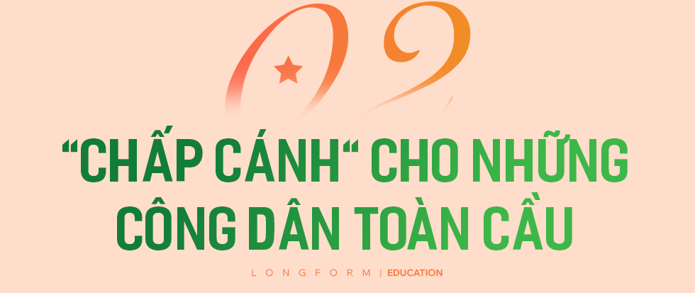Trường liên cấp Tiểu học và Trung học cơ sở Ngôi Sao Hà Nội đặc biệt chú trọng đến chất lượng giáo dục, vì vậy, nhà trường không ngừng cải tiến, hoàn thiện chương trình giảng dạy, một mặt giữ gìn và đảm bảo chương trình chuẩn quốc gia, mặt khác không ngừng tăng cường các chương trình bổ trợ. Cụ thể, chương trình giáo dục của Ngôi Sao Hà Nội được xây dựng trên nội dung cốt lõi là chương trình giáo dục quốc gia kết hợp các hoạt động trải nghiệm ngoại khóa, phát triển trí tuệ cảm xúc xã hội (SEL), phát triển thể chất, STEM và tiếng Anh tăng cường. Ngoài ra, nhà trường đã đưa vào giảng dạy Ngoại ngữ 2 (tiếng Trung, tiếng Nhật, tiếng Hàn) do các chuyên gia của Đại học Ngoại Ngữ - Đại học Quốc gia xây dựng, bao gồm cả giảng dạy ngôn ngữ và trải nghiệm các hoạt động văn hóa đặc trưng, đa dạng. Đặc biệt, Ngôi Sao Hà Nội là một trong những trường học tiên phong triển khai dự án “Apple iPad For Learning” tại Việt Nam. Đây là chương trình đưa iPad vào lớp học như một thiết bị giảng dạy và công cụ học tập hữu hiệu theo mô hình 1:1 (mỗi học sinh một thiết bị) trong dạy và học. Thông qua dự án, nhà trường mong muốn mang đến môi trường học tập chất lượng và hiện đại, với các mục tiêu: Hình thành và phát triển các kỹ năng học tập trong thời đại số; Mang tới trải nghiệm học tập phân hóa và tiến tới cá nhân hóa cho học sinh; Nâng cao hiệu quả chương trình giáo dục của nhà trường bằng các trải nghiệm học tập thú vị và hạnh phúc cho người học; Nâng cao kỹ năng và thực hành chuyển đổi số trong giáo dục cho giáo viên, cải tiến phương pháp dạy học; Xây dựng ngôi trường tiên phong với các phương thức dạy học hiện đại, toàn cầu. Từ sự tiên phong công nghệ mang tính hội nhập để phát triển, hoàn toàn bất ngờ khi CEO - Giám đốc điều hành của “gã khổng lồ công nghệ” Apple của Mỹ Tim Cook đã đến Hà Nội ngày 15-4-2024. Đặc biệt hơn, trong quãng thời gian ngắn ngủi với lịch làm việc dày đặc, ngay sáng hôm sau, ngày 16-4-2024, Tim Cook đã di chuyển đến ngôi trường liên cấp tư thục nổi tiếng Tiểu học và Trung học cơ sở Ngôi Sao Hà Nội. Tại đây, ông đã dành thời gian thăm, giao lưu với học sinh và giáo viên nhà trường, dự hai tiết học về môi trường, nơi các em học sinh dung iPad để học tập. Giám đốc điều hành Apple Tim Cook chia sẻ: “Ngôi Sao Hà Nội là một ví dụ điển hình về phương pháp giáo dục tích hợp thiết bị công nghệ vào giảng dạy một cách hiệu quả”. Ông cũng gửi lời cảm ơn Hiệu trưởng Khuất Thị Thanh Nhàn, các giáo viên, học sinh đã cho ông tham dự buổi học thú vị về môi trường, các biện pháp để giảm thiểu, tái sử dụng và tái chế rác thải. Trường liên cấp Tiểu học và Trung học cơ sở Ngôi Sao Hà Nội đặc biệt chú trọng đến chất lượng giáo dục, vì vậy, nhà trường không ngừng cải tiến, hoàn thiện chương trình giảng dạy, một mặt giữ gìn và đảm bảo chương trình chuẩn quốc gia, mặt khác không ngừng tăng cường các chương trình bổ trợ. Cụ thể, chương trình giáo dục của Ngôi Sao Hà Nội được xây dựng trên nội dung cốt lõi là chương trình giáo dục quốc gia kết hợp các hoạt động trải nghiệm ngoại khóa, phát triển trí tuệ cảm xúc xã hội (SEL), phát triển thể chất, STEM và tiếng Anh tăng cường. Ngoài ra, nhà trường đã đưa vào giảng dạy Ngoại ngữ 2 (tiếng Trung, tiếng Nhật, tiếng Hàn) do các chuyên gia của Đại học Ngoại Ngữ - Đại học Quốc gia xây dựng, bao gồm cả giảng dạy ngôn ngữ và trải nghiệm các hoạt động văn hóa đặc trưng, đa dạng. Đặc biệt, Ngôi Sao Hà Nội là một trong những trường học tiên phong triển khai dự án “Apple iPad For Learning” tại Việt Nam. Đây là chương trình đưa iPad vào lớp học như một thiết bị giảng dạy và công cụ học tập hữu hiệu theo mô hình 1:1 (mỗi học sinh một thiết bị) trong dạy và học. Thông qua dự án, nhà trường mong muốn mang đến môi trường học tập chất lượng và hiện đại, với các mục tiêu: Hình thành và phát triển các kỹ năng học tập trong thời đại số; Mang tới trải nghiệm học tập phân hóa và tiến tới cá nhân hóa cho học sinh; Nâng cao hiệu quả chương trình giáo dục của nhà trường bằng các trải nghiệm học tập thú vị và hạnh phúc cho người học; Nâng cao kỹ năng và thực hành chuyển đổi số trong giáo dục cho giáo viên, cải tiến phương pháp dạy học; Xây dựng ngôi trường tiên phong với các phương thức dạy học hiện đại, toàn cầu. Từ sự tiên phong công nghệ mang tính hội nhập để phát triển, hoàn toàn bất ngờ khi CEO - Giám đốc điều hành của “gã khổng lồ công nghệ” Apple của Mỹ Tim Cook đã đến Hà Nội ngày 15-4-2024. Đặc biệt hơn, trong quãng thời gian ngắn ngủi với lịch làm việc dày đặc, ngay sáng hôm sau, ngày 16-4-2024, Tim Cook đã di chuyển đến ngôi trường liên cấp tư thục nổi tiếng Tiểu học và Trung học cơ sở Ngôi Sao Hà Nội. Tại đây, ông đã dành thời gian thăm, giao lưu với học sinh và giáo viên nhà trường, dự hai tiết học về môi trường, nơi các em học sinh dung iPad để học tập. Giám đốc điều hành Apple Tim Cook chia sẻ: “Ngôi Sao Hà Nội là một ví dụ điển hình về phương pháp giáo dục tích hợp thiết bị công nghệ vào giảng dạy một cách hiệu quả”. Ông cũng gửi lời cảm ơn Hiệu trưởng Khuất Thị Thanh Nhàn, các giáo viên, học sinh đã cho ông tham dự buổi học thú vị về môi trường, các biện pháp để giảm thiểu, tái sử dụng và tái chế rác thải.