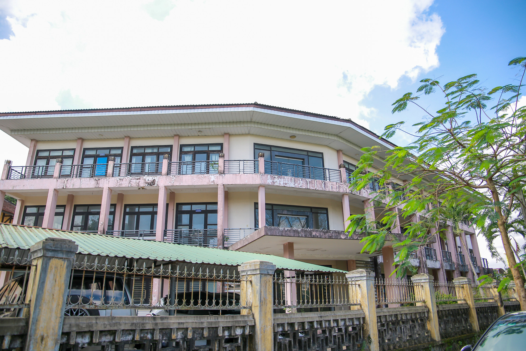Cũng theo kế hoạch, ngày 29/12, sẽ tổ chức đấu giá khu nhà đất tại số 8-10 đường Phan Bội Châu và số 19 đường Nguyễn Huệ (phường Vĩnh Ninh, TP Huế) có diện tích 7.081,5m2. Cũng theo kế hoạch, ngày 29/12, sẽ tổ chức đấu giá khu nhà đất tại số 8-10 đường Phan Bội Châu và số 19 đường Nguyễn Huệ (phường Vĩnh Ninh, TP Huế) có diện tích 7.081,5m2.