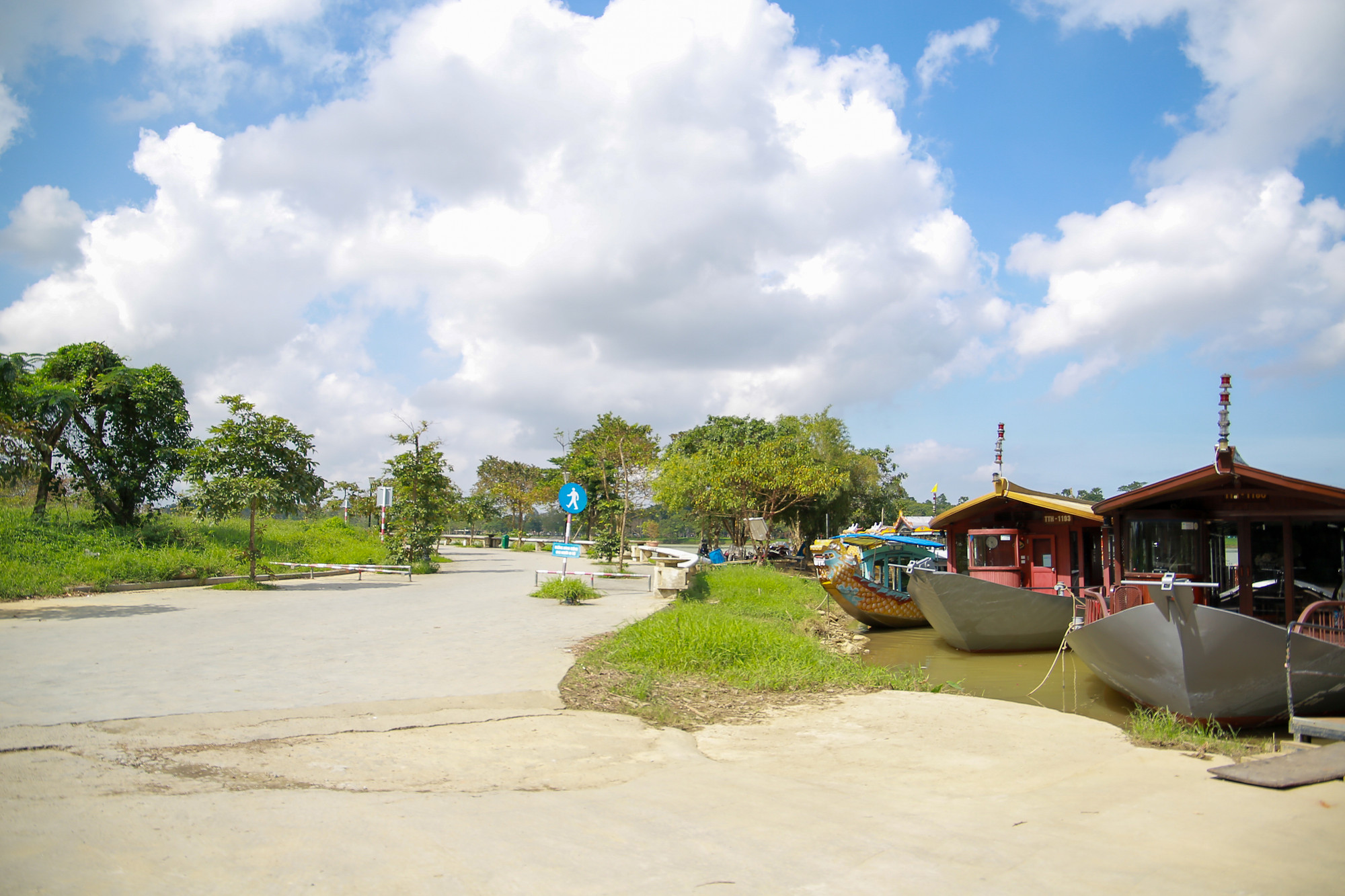 Mục tiêu của việc đấu giá là kêu gọi đầu tư dự án trên khu đất nhằm chỉnh trang cảnh quan bờ sông Hương, xây dựng khu dịch vụ du lịch cao cấp (không lưu trú). Mục tiêu của việc đấu giá là kêu gọi đầu tư dự án trên khu đất nhằm chỉnh trang cảnh quan bờ sông Hương, xây dựng khu dịch vụ du lịch cao cấp (không lưu trú).