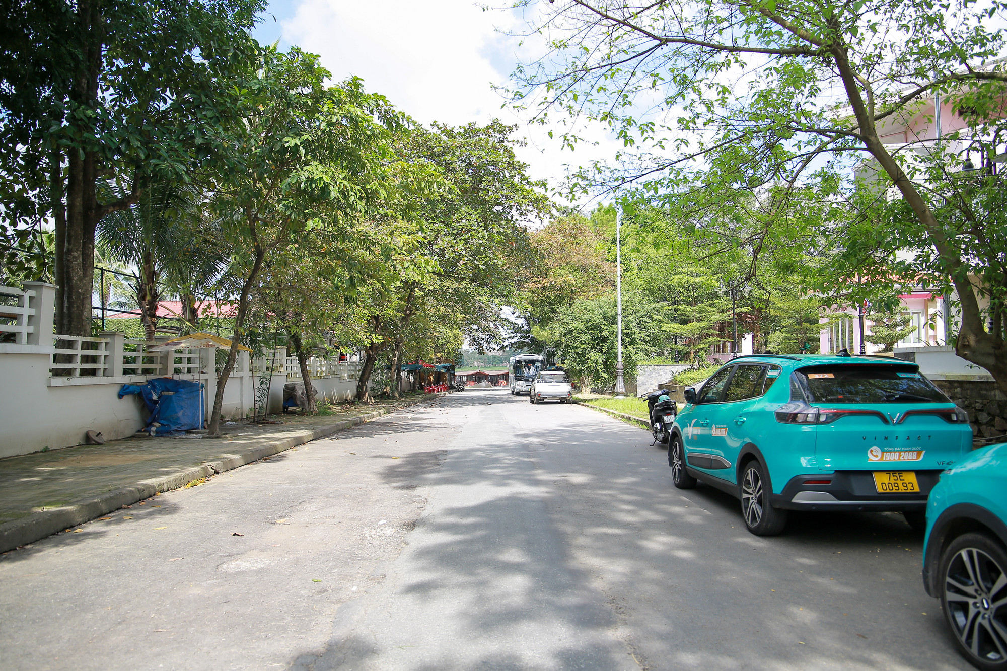 Dự kiến, ngày 28/12, sẽ tổ chức phiên đấu giá khu đất số 5 đường Lê Lợi (nằm cạnh sông Hương và gần với khách sạn 5 sao AZERAI). Dự kiến, ngày 28/12, sẽ tổ chức phiên đấu giá khu đất số 5 đường Lê Lợi (nằm cạnh sông Hương và gần với khách sạn 5 sao AZERAI).