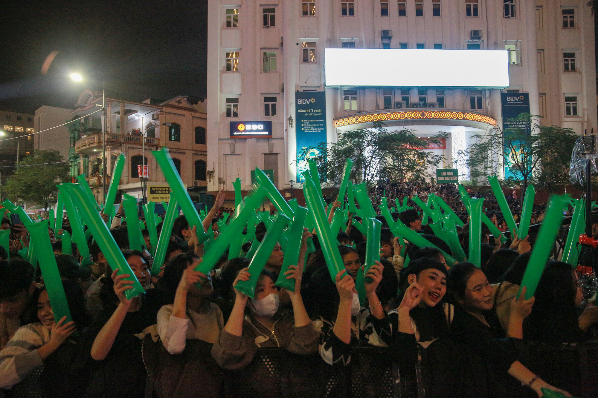 Chương trình nghệ thuật được tổ chức dưới hình thức “Đại nhạc hội kết hợp EDM chào đón năm mới” gồm hai phần chính. Chương trình nghệ thuật được tổ chức dưới hình thức “Đại nhạc hội kết hợp EDM chào đón năm mới” gồm hai phần chính.