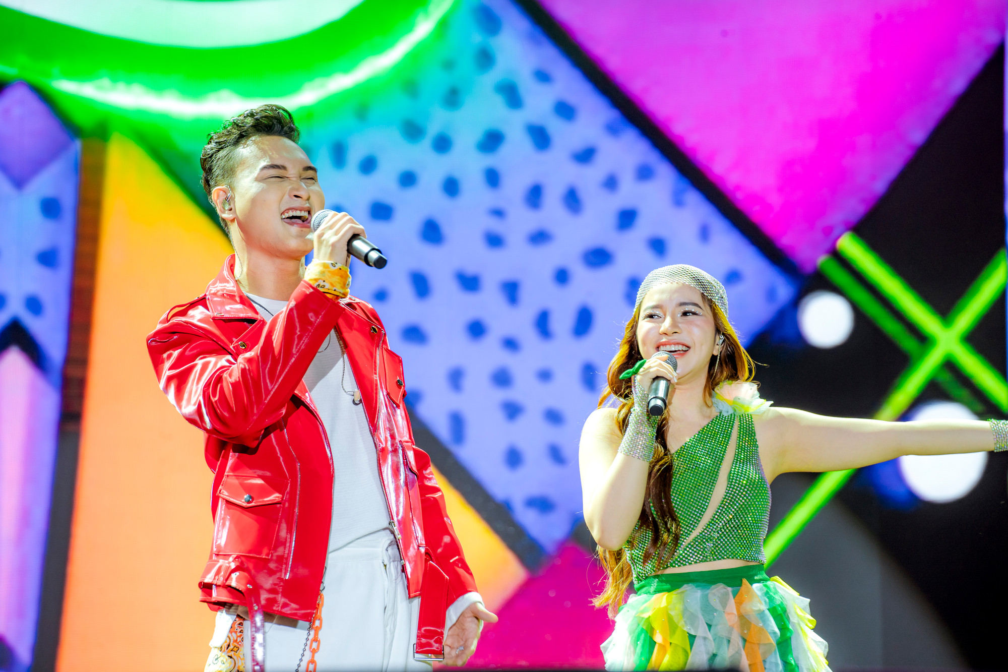 Huế Countdown 2024 với sự góp mặt của những ca sĩ, nghệ sĩ nổi tiếng như: HieuThuHai, Orange, Xuân Định K.Y, Phương Ly Idol, Hoàng Lâm, Hoàng Rapper... Huế Countdown 2024 với sự góp mặt của những ca sĩ, nghệ sĩ nổi tiếng như: HieuThuHai, Orange, Xuân Định K.Y, Phương Ly Idol, Hoàng Lâm, Hoàng Rapper...