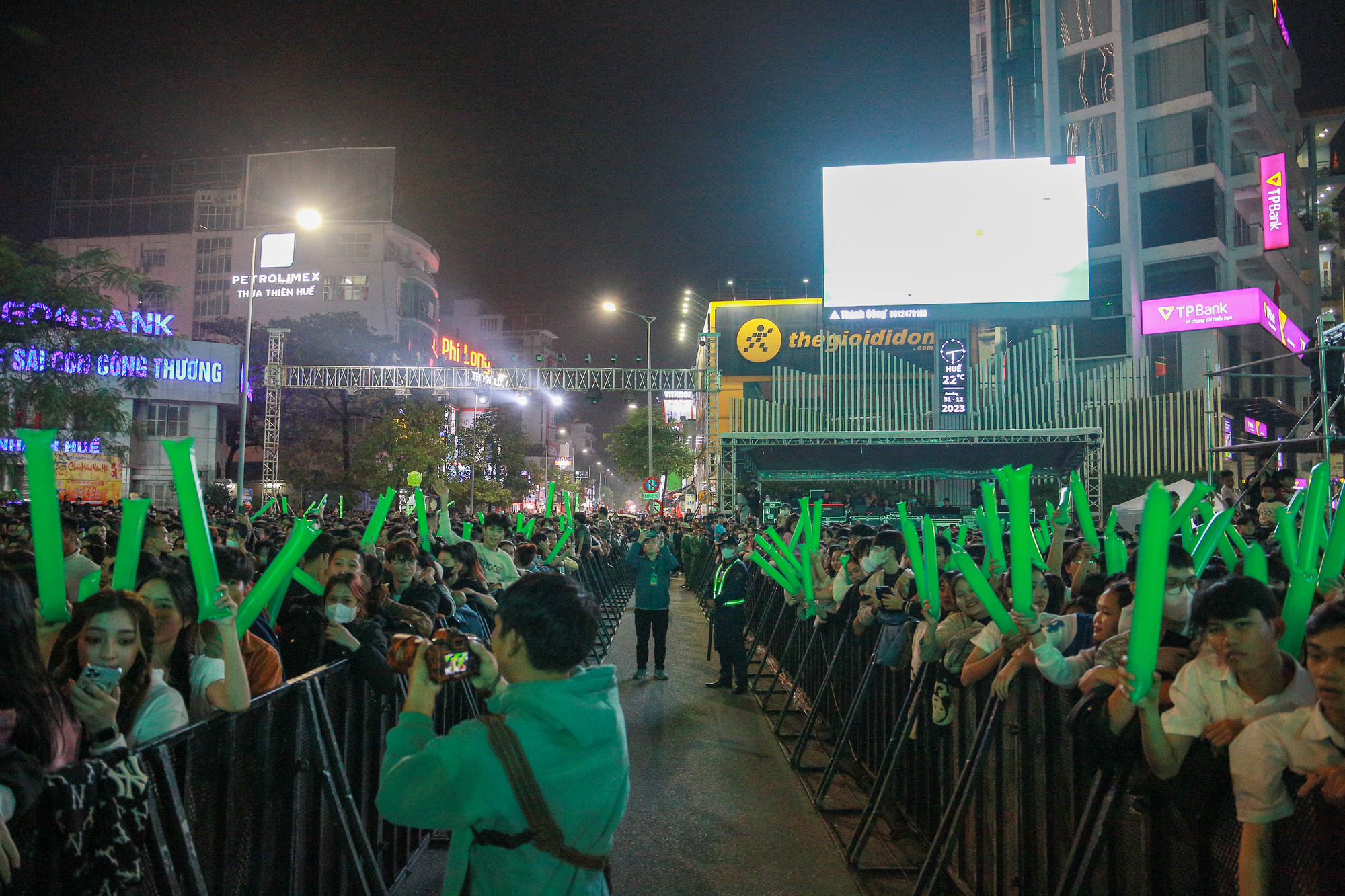 Đây là chương trình nghệ thuật đặc sắc, khép lại chuỗi sự kiện lễ hội Festival Huế 2023, chào đón Festival Huế 2024. Đây là chương trình nghệ thuật đặc sắc, khép lại chuỗi sự kiện lễ hội Festival Huế 2023, chào đón Festival Huế 2024.
