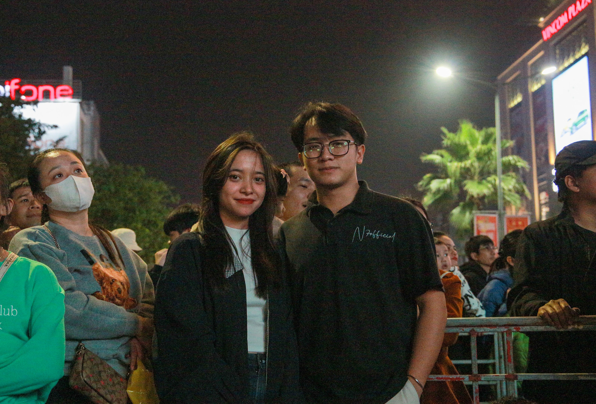 Đôi bạn trẻ hạnh phúc cùng nhau chào đón năm mới 2024. Đôi bạn trẻ hạnh phúc cùng nhau chào đón năm mới 2024.