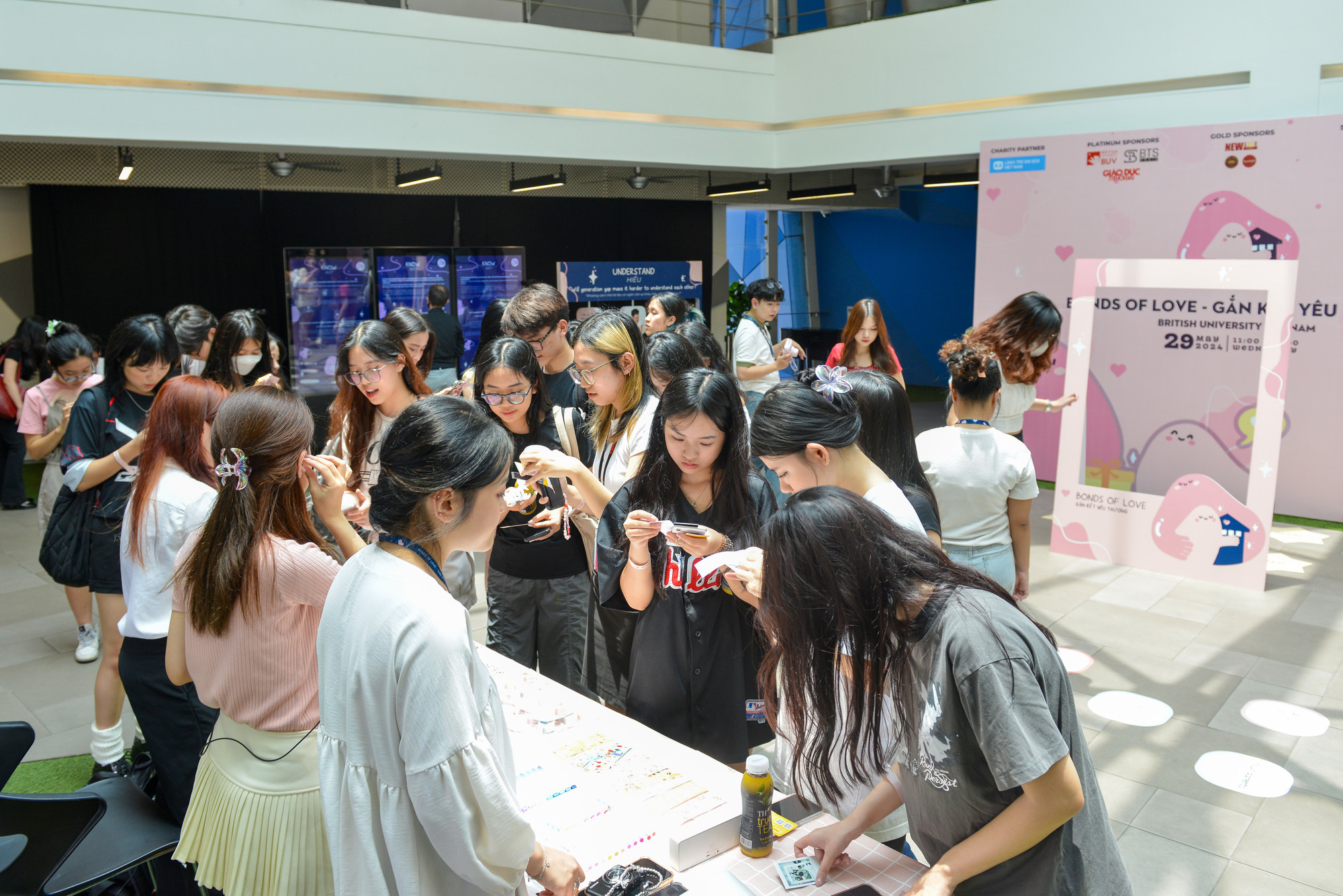 Sự kiện được nuôi dưỡng từ công đoạn lên ý tưởng, kế hoạch đến thực hiện bởi niềm đam mê và sự tận tụy của các tài năng trẻ đến từ ngành Quản lý Sự kiện niên khoá 2110SU. Sự kiện được nuôi dưỡng từ công đoạn lên ý tưởng, kế hoạch đến thực hiện bởi niềm đam mê và sự tận tụy của các tài năng trẻ đến từ ngành Quản lý Sự kiện niên khoá 2110SU.