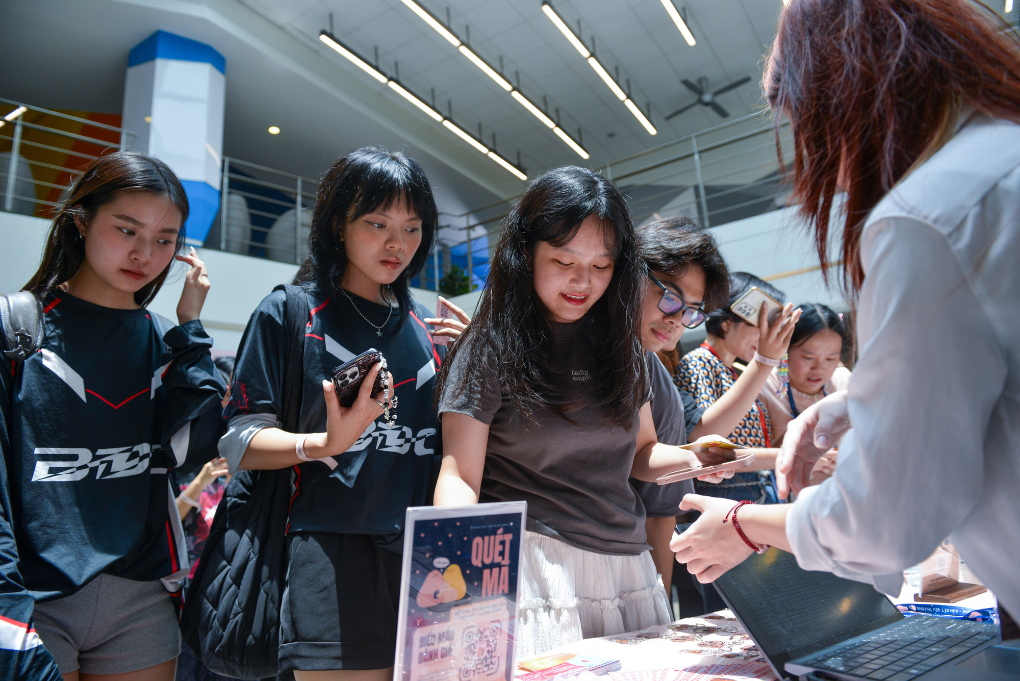 Sự kiện tôn vinh sợi dây liên kết không thể tách rời giữa hai thế hệ trong gia đình. Sự kiện tôn vinh sợi dây liên kết không thể tách rời giữa hai thế hệ trong gia đình.