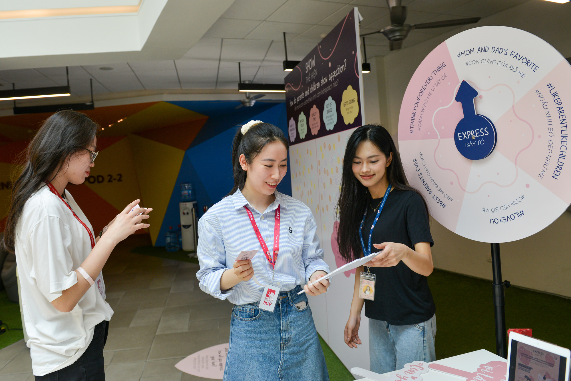 “Bonds of Love - Gắn kết yêu thương” bao gồm các hoạt động: triển lãm tương tác, workshop làm nến thủ công, chiến dịch gây quỹ từ thiện. “Bonds of Love - Gắn kết yêu thương” bao gồm các hoạt động: triển lãm tương tác, workshop làm nến thủ công, chiến dịch gây quỹ từ thiện.
