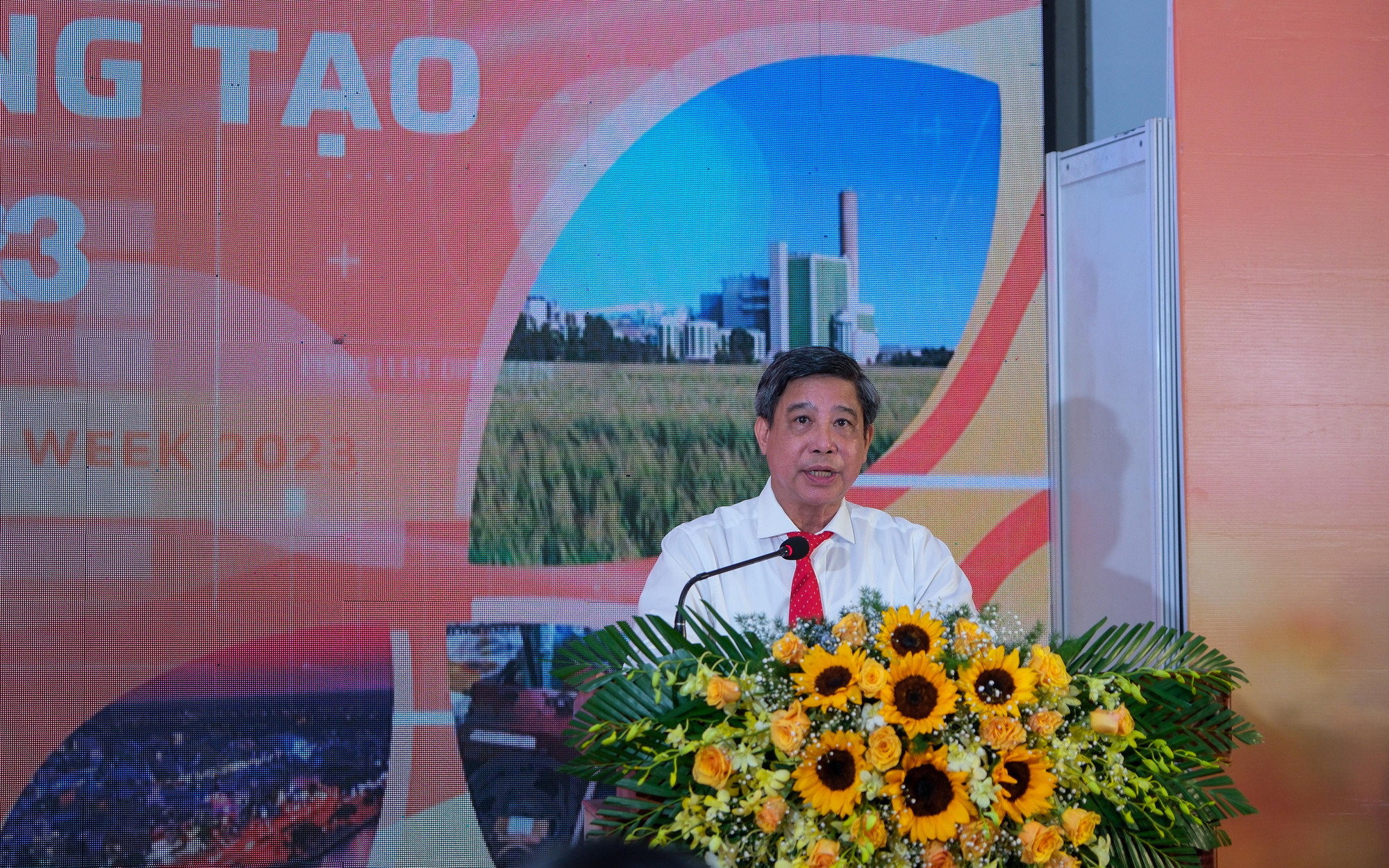 Ông Đồng Văn Thanh, Chủ tịch UBND tỉnh Hậu Giang phát biểu khai mạc khu trưng bày, trải nghiệm. Ông Đồng Văn Thanh, Chủ tịch UBND tỉnh Hậu Giang phát biểu khai mạc khu trưng bày, trải nghiệm.