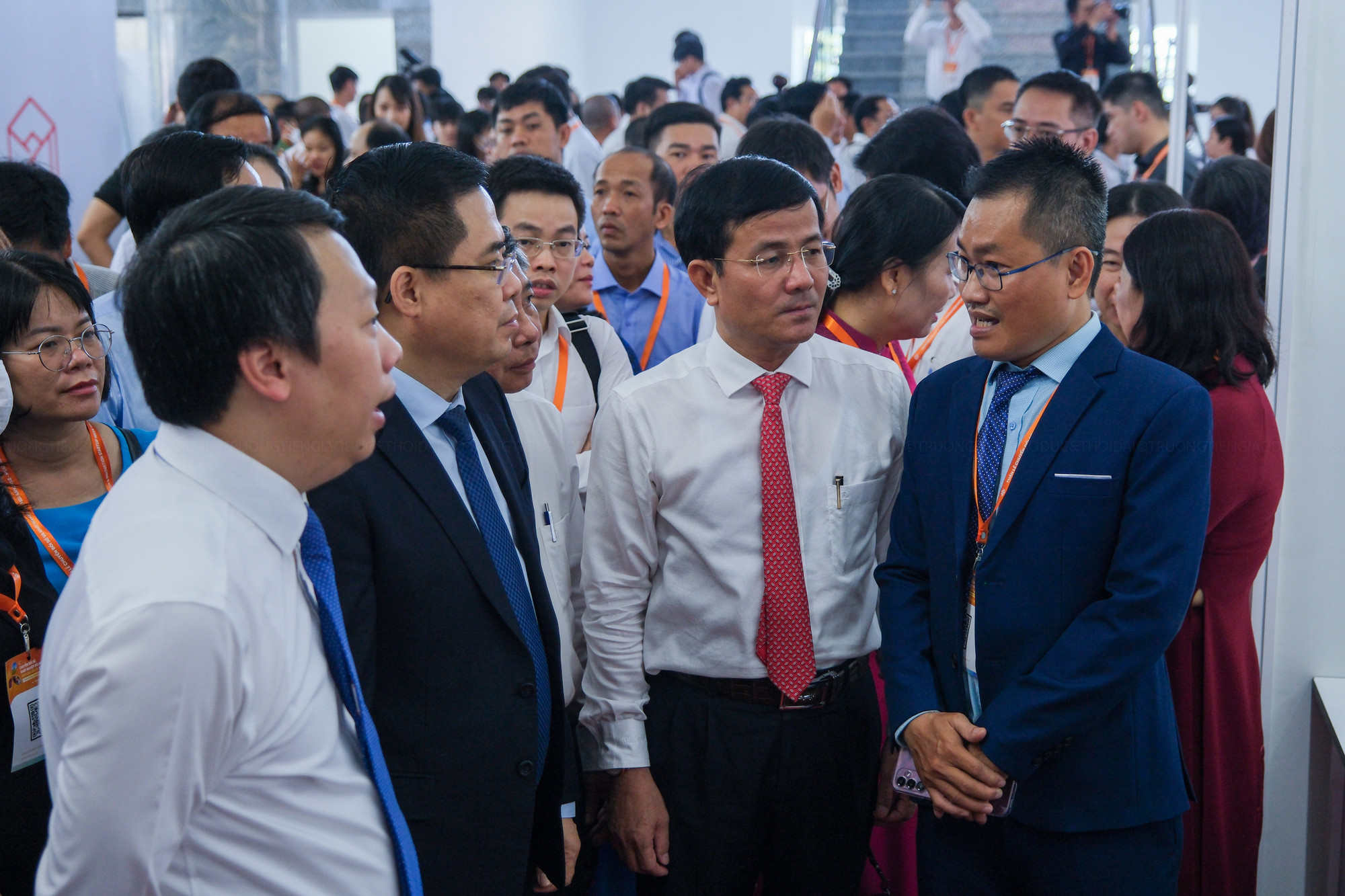 Đại biểu tham quan tại khu trải nghiệm và trưng bày. Đại biểu tham quan tại khu trải nghiệm và trưng bày.