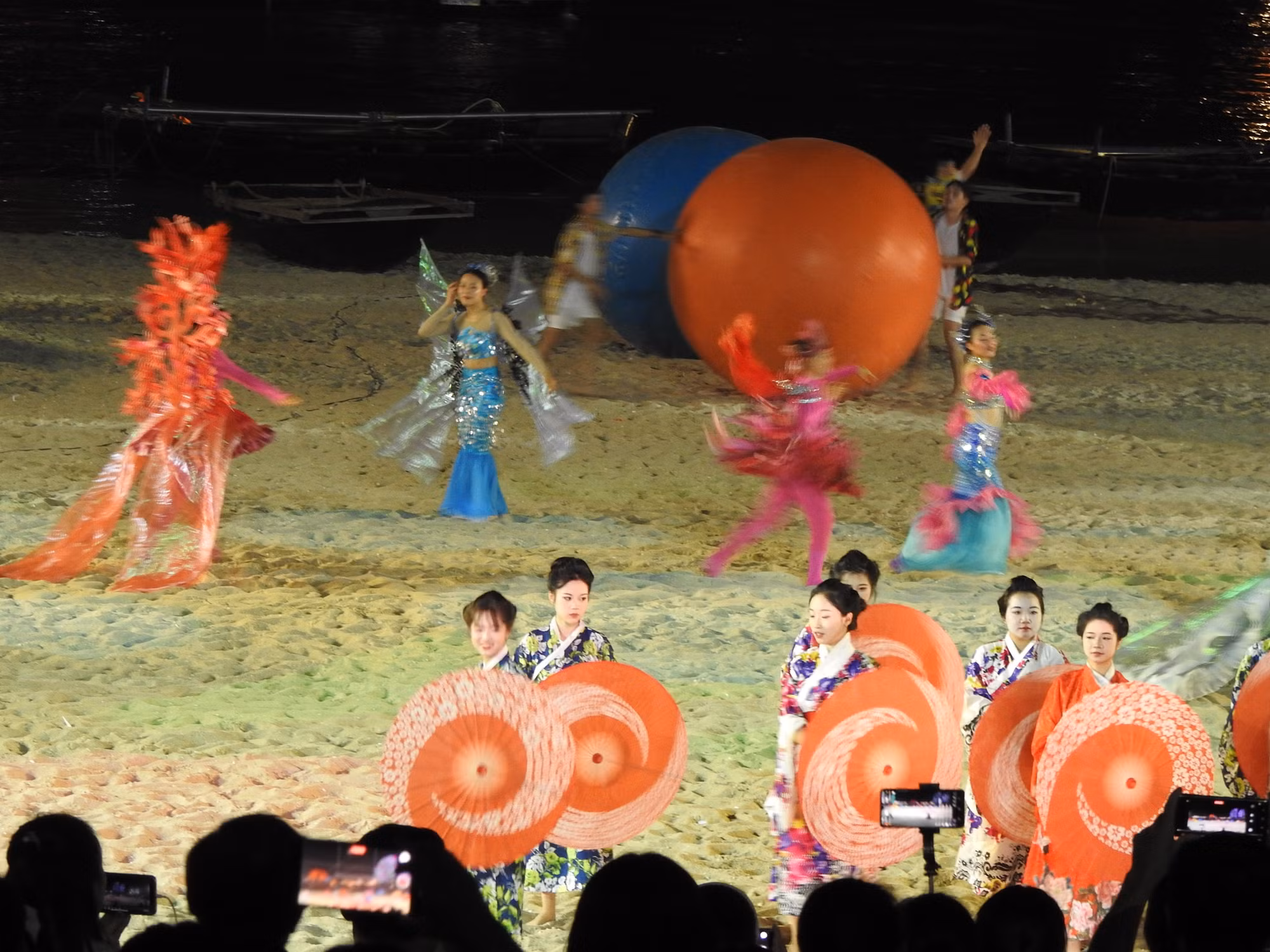 Sự kiện quy tụ ê kíp sáng tạo, nghệ sĩ, nghệ nhân hàng đầu tại Việt Nam. Các đoàn khách quốc tế đến từ Hokkaido (Nhật Bản), Quảng Tây (Trung Quốc), Lào, Thái Lan, nhóm nhảy châu Âu cùng trên 1.000 diễn viên chuyên, không chuyên biểu diễn.