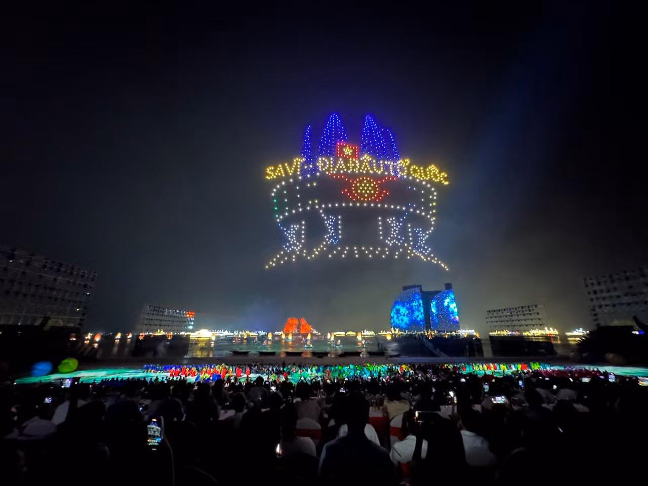 Cụm thông tin cổ động biên giới Sa Vĩ, TP Móng Cái, nơi đặt nét vẽ đầu tiên cho dải đất hình chữ S của Việt Nam.