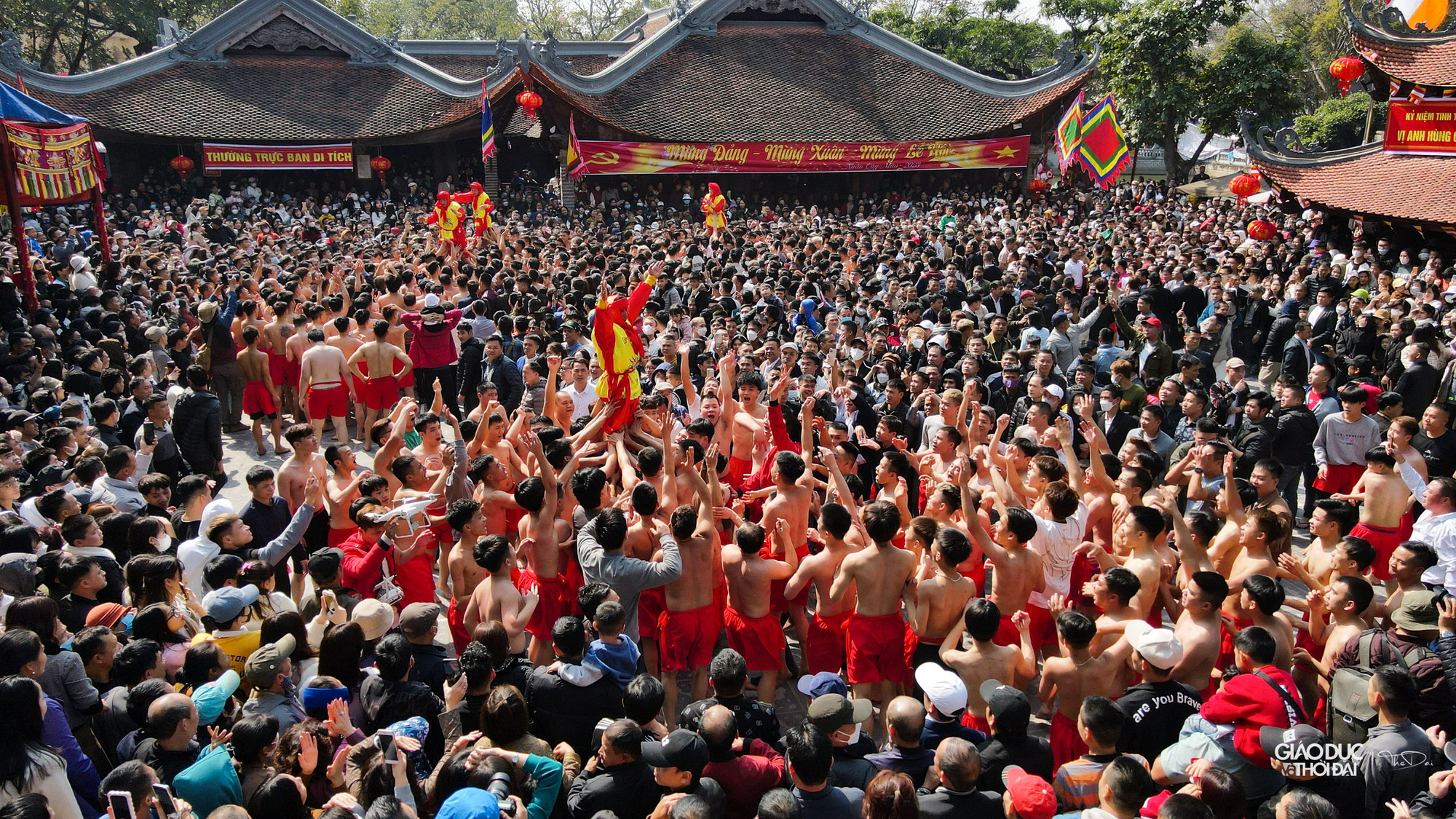 Mỗi vị tướng sẽ có trách nhiệm tổ chức quân cũng như làm ra một quả pháo.