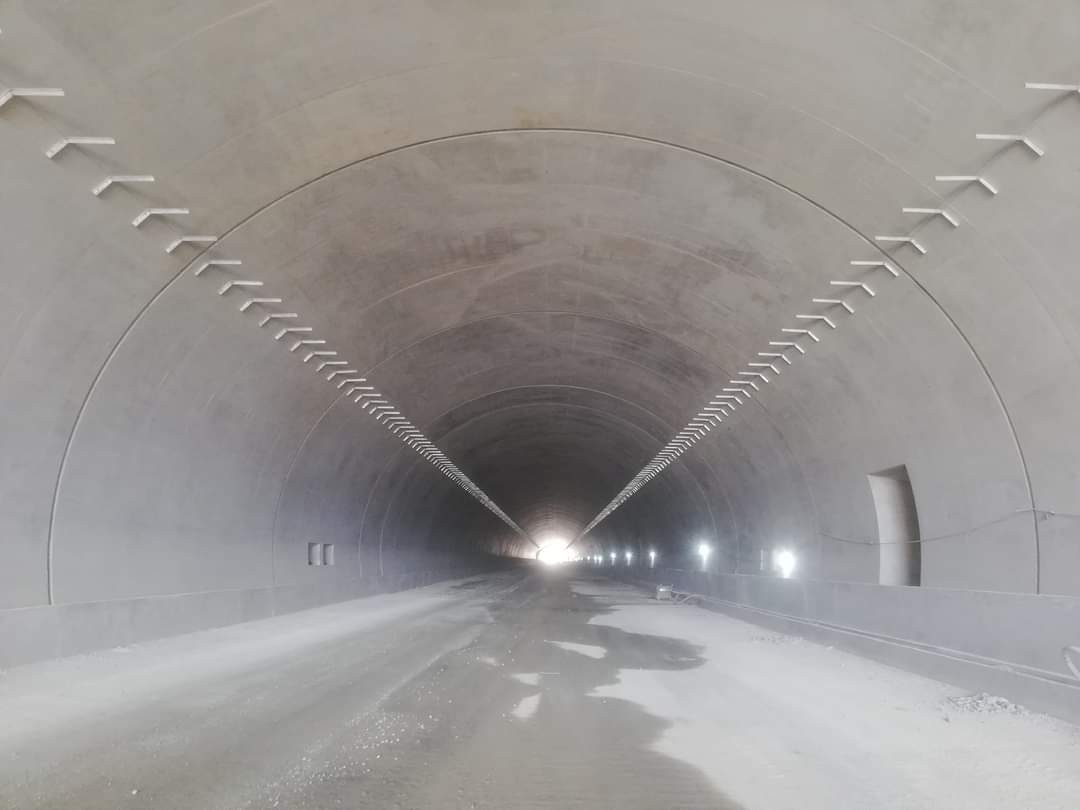 Do đó, việc hoàn thành và sử dụng dự án cao tốc Nha Trang - Cam Lâm cũng sẽ góp phần đáp ứng nhu cầu di chuyển thuận tiện của người dân trong khu vực, giảm tải cho Quốc lộ 1A. Phương tiện lưu thông trên tuyến cao tốc từ Bắc vào Nam sẽ vào cao tốc tại nút giao QL27C và ra cao tốc tại nút giao QL27B, xe đi từ Nam ra Bắc theo hướng ngược lại.