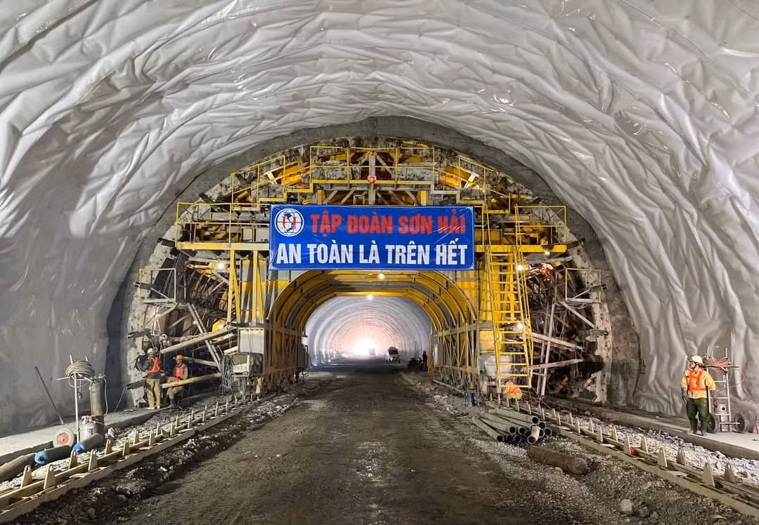 Quá trình thi công, đơn vị đầu tư đặc biệt chú trọng an toàn và đặt tiêu chuẩn chất lượng lên hàng đầu.