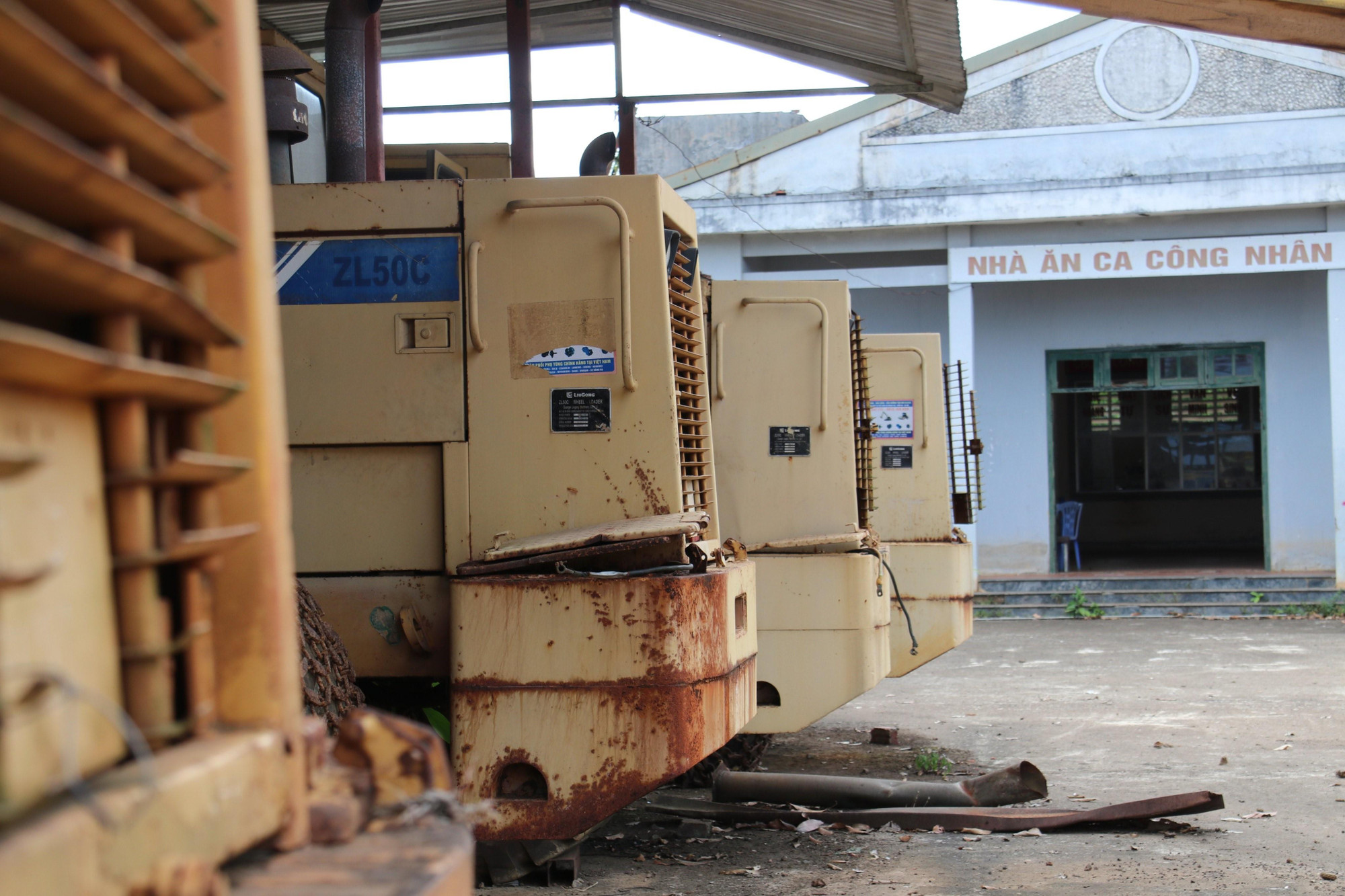 Ngoài việc lãng phí, hệ lụy lớn nhất nhất là việc 80.000 tấn quặng chất đống từ năm 2010 đến nay đã rỉ sét, thấm vào nguồn nước làm ảnh hưởng đến chất lượng nguồn nước.