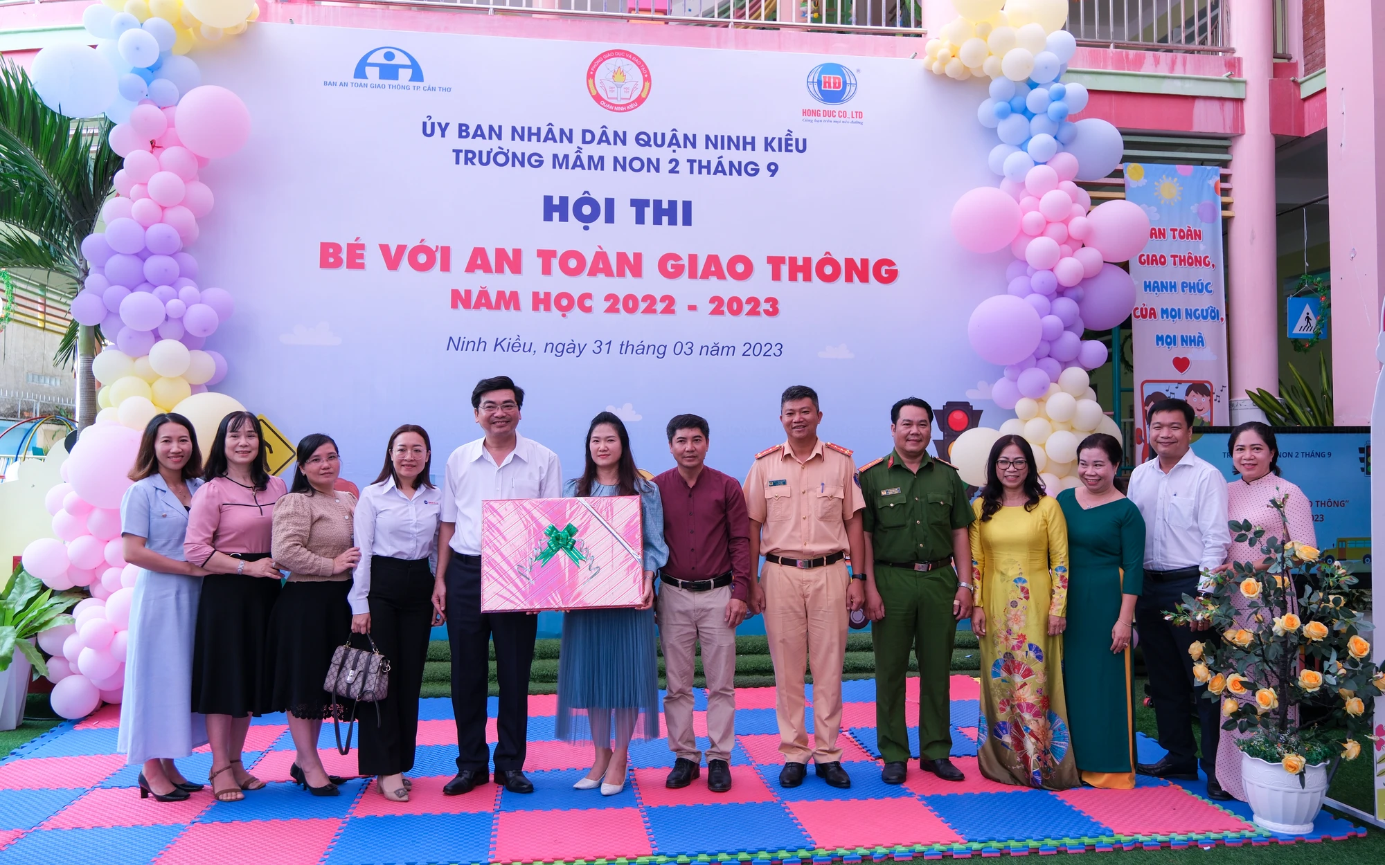 Trẻ mầm non Cần Thơ hào hứng tìm hiểu an toàn giao thông