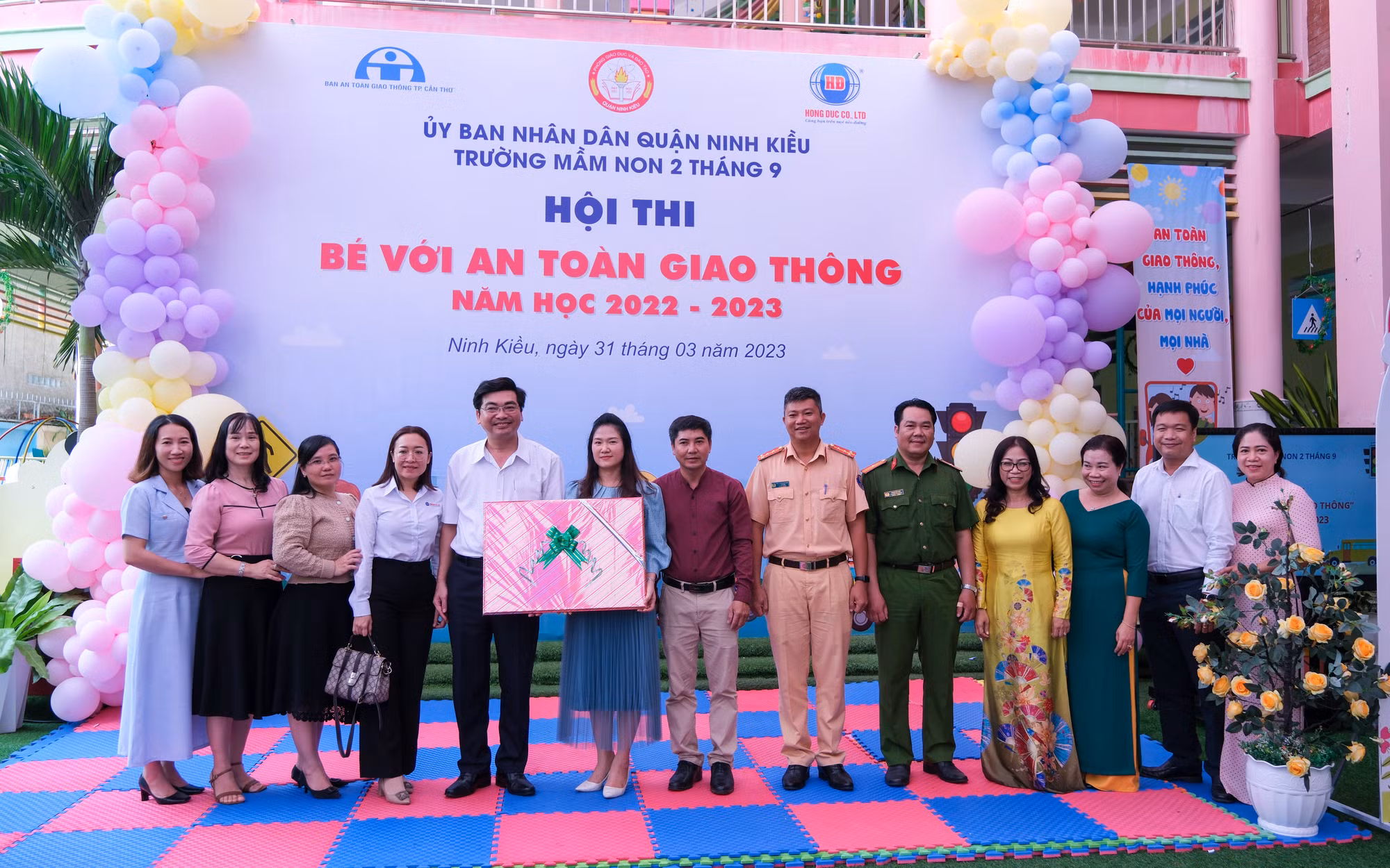 Trẻ mầm non Cần Thơ hào hứng tìm hiểu an toàn giao thông