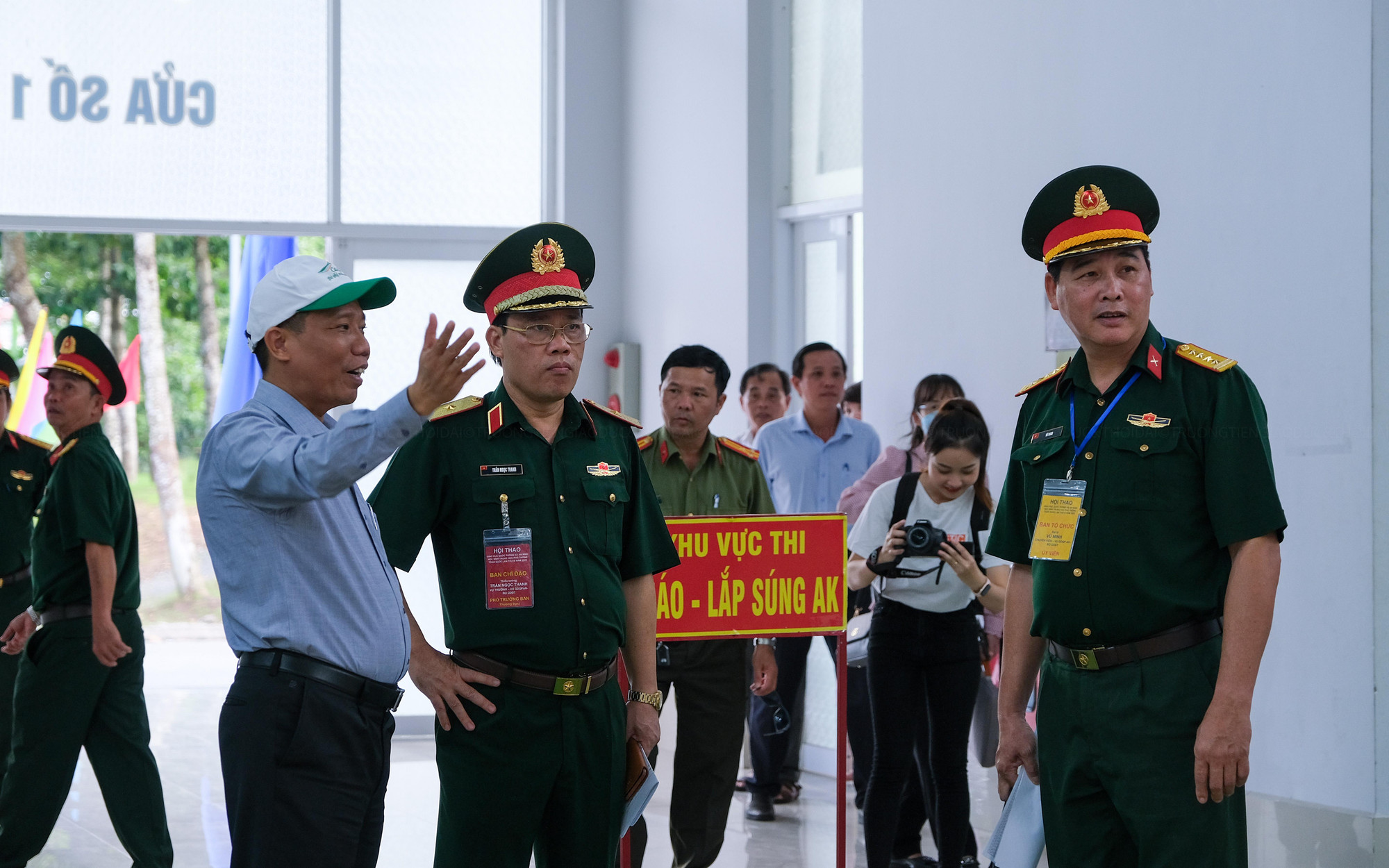 Tại buổi kiểm tra, ông Nguyễn Thực Hiện - Phó Chủ tịch UBND thành phố Cần Thơ lưu ý các thành viên việc bố trí khu vực đón tiếp đại biểu tham dự phải chu đáo cẩn thận. Tại buổi kiểm tra, ông Nguyễn Thực Hiện - Phó Chủ tịch UBND thành phố Cần Thơ lưu ý các thành viên việc bố trí khu vực đón tiếp đại biểu tham dự phải chu đáo cẩn thận.