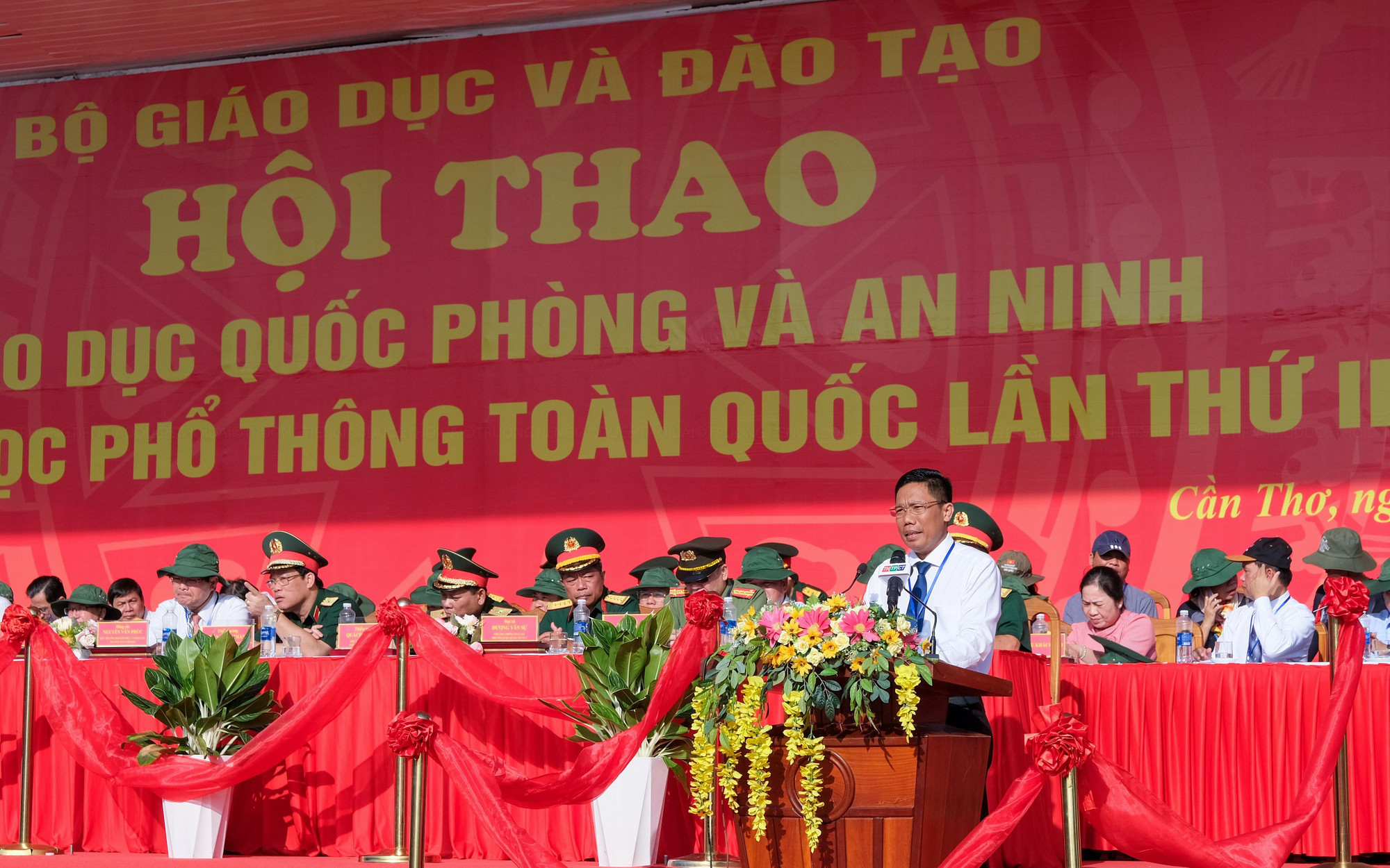 Ông Nguyễn Thực Hiện, Phó Chủ tịch UBND TP Cần Thơ phát biểu chào mừng.