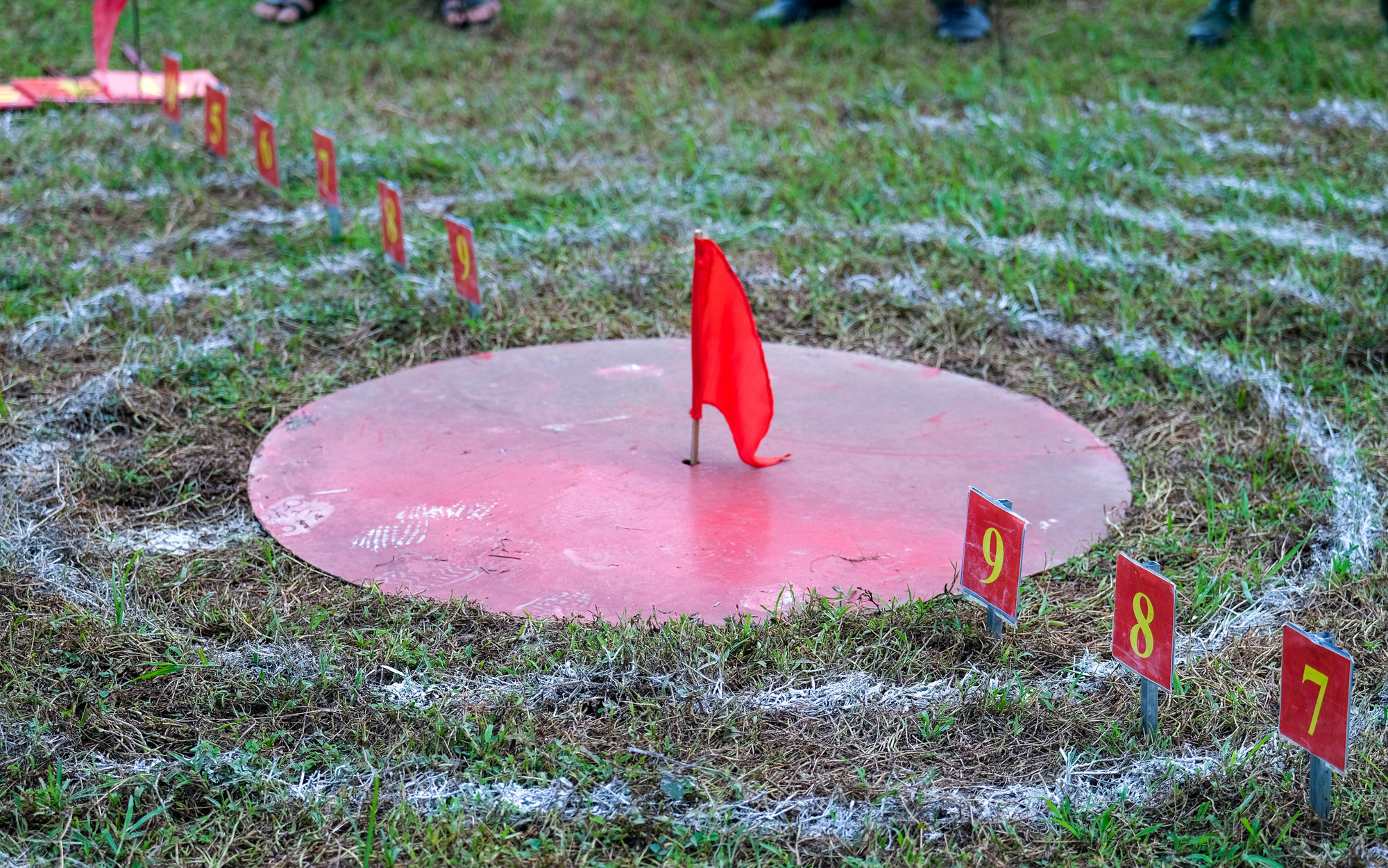 Thiếu tướng Trần Ngọc Thanh - Vụ trưởng Vụ Quốc phòng và An ninh (Bộ GD&ĐT) lưu ý một số điểm kỹ thuật đảm bảo nghiêm túc, công bằng và khách quan trong việc tổ chức thi. Thiếu tướng Trần Ngọc Thanh - Vụ trưởng Vụ Quốc phòng và An ninh (Bộ GD&ĐT) lưu ý một số điểm kỹ thuật đảm bảo nghiêm túc, công bằng và khách quan trong việc tổ chức thi.