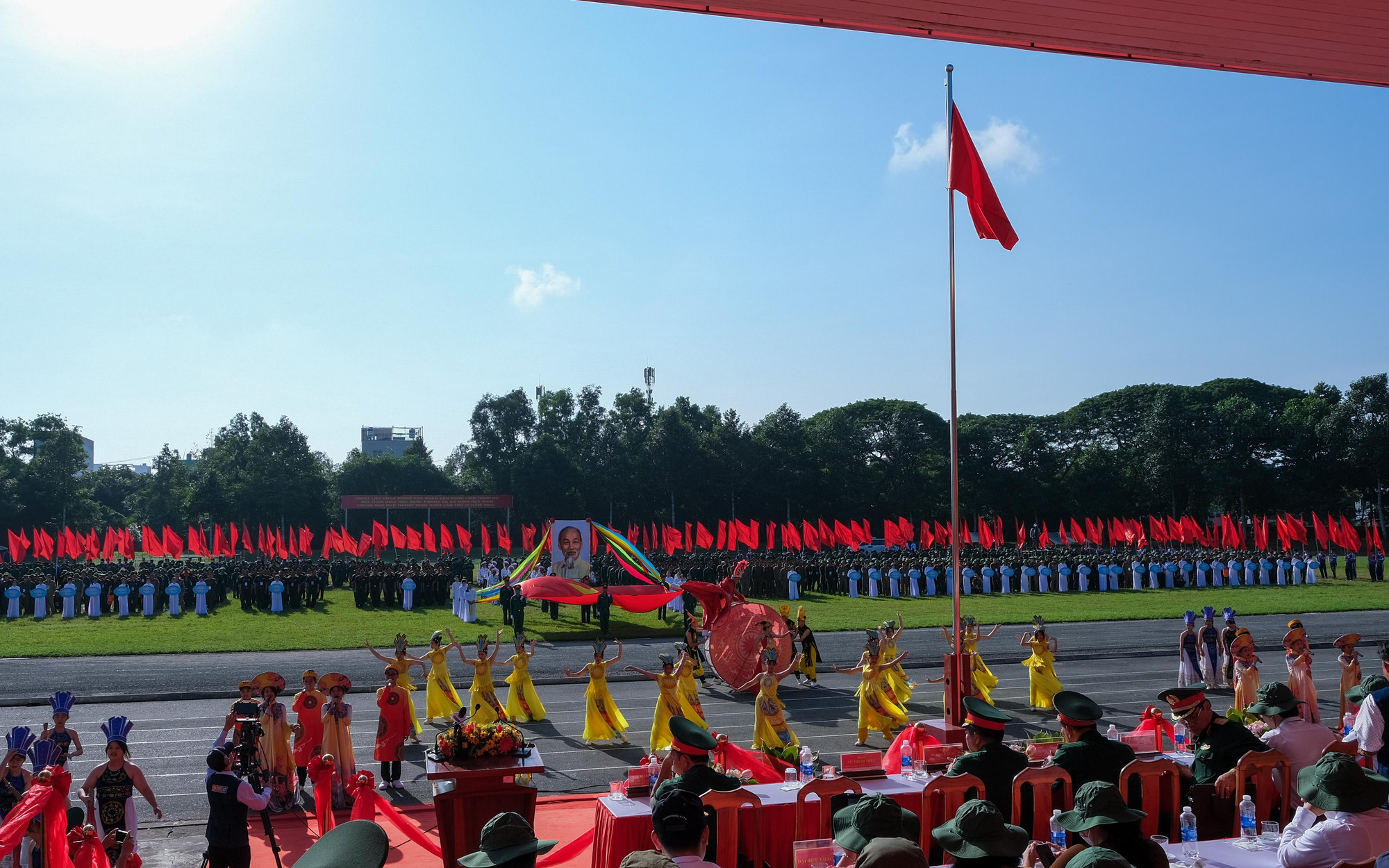 Tham gia hội thao năm nay có 54 đoàn thuộc 53 Sở GD&amp;ĐT và 1 trường THPT vùng cao Việt Bắc.