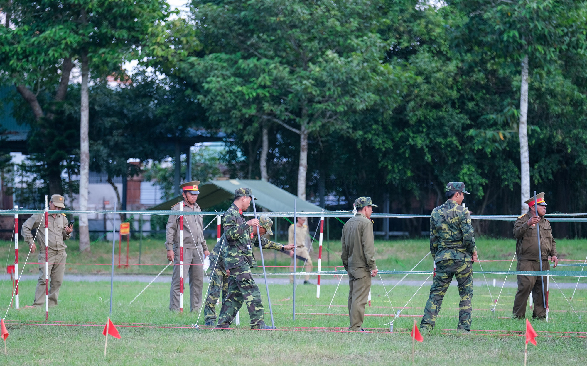 Ban tổ chức hội thao kiểm tra lại khu vực băng bó cấp cứu, chuyển thương. Ban tổ chức hội thao kiểm tra lại khu vực băng bó cấp cứu, chuyển thương.