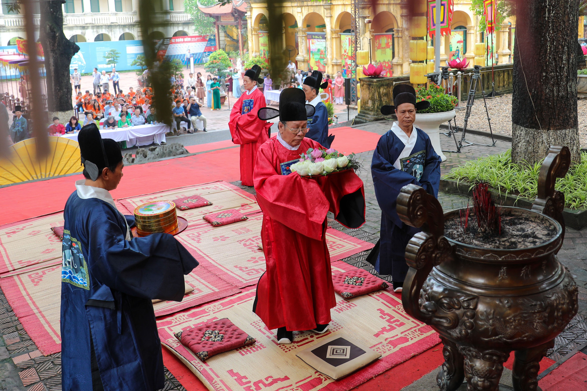 Những phong tục này chính là những kinh nghiệm dân gian có nguồn gốc liên quan trực tiếp đến nông nghiệp và thời tiết. Những phong tục này chính là những kinh nghiệm dân gian có nguồn gốc liên quan trực tiếp đến nông nghiệp và thời tiết.