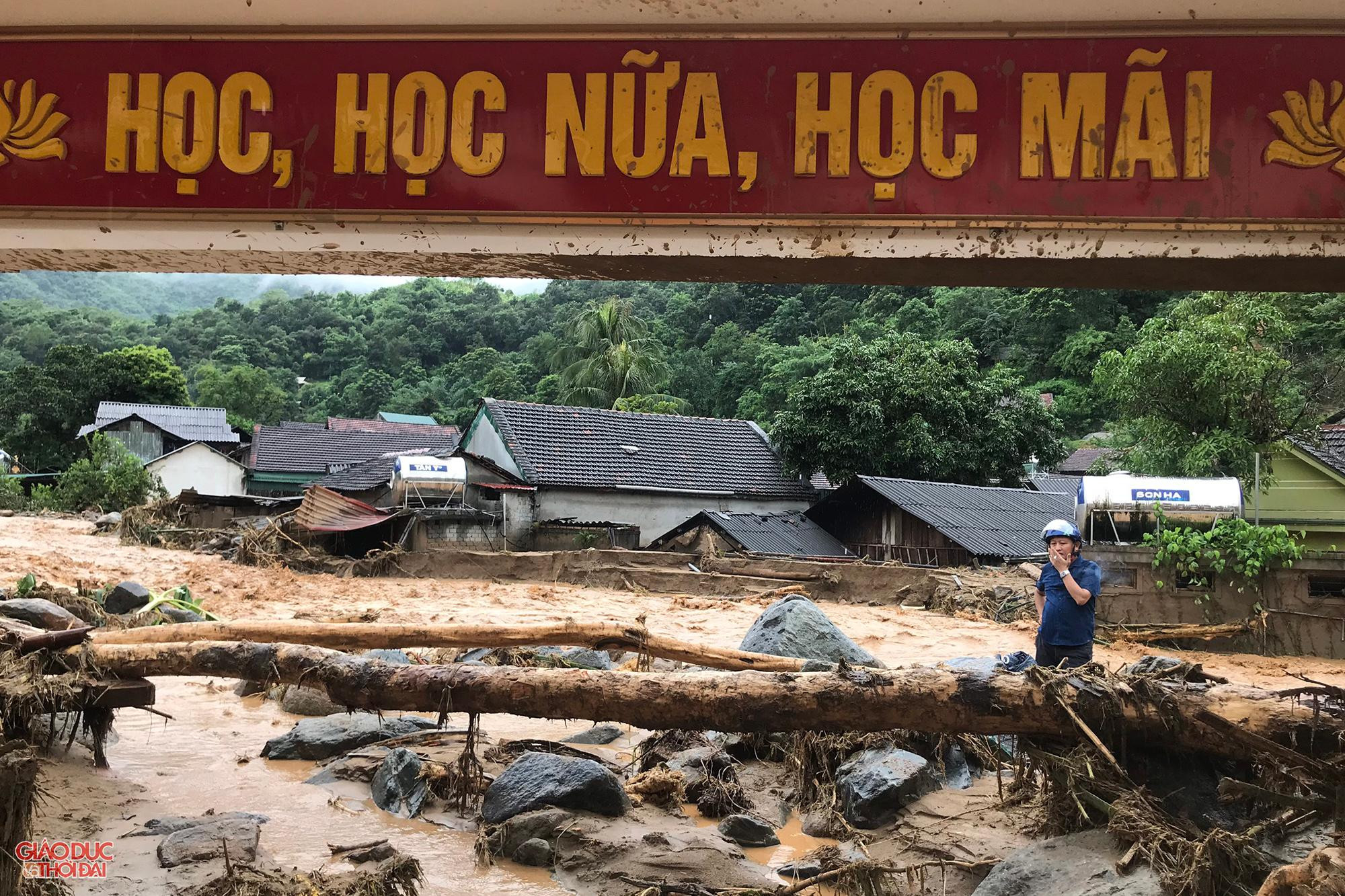 Theo đánh giá của người dân địa phương, đây là trận lũ lịch sử, sức tàn phá kinh hoàng nhất trong vòng mấy chục năm trở lại đây. Theo đánh giá của người dân địa phương, đây là trận lũ lịch sử, sức tàn phá kinh hoàng nhất trong vòng mấy chục năm trở lại đây.