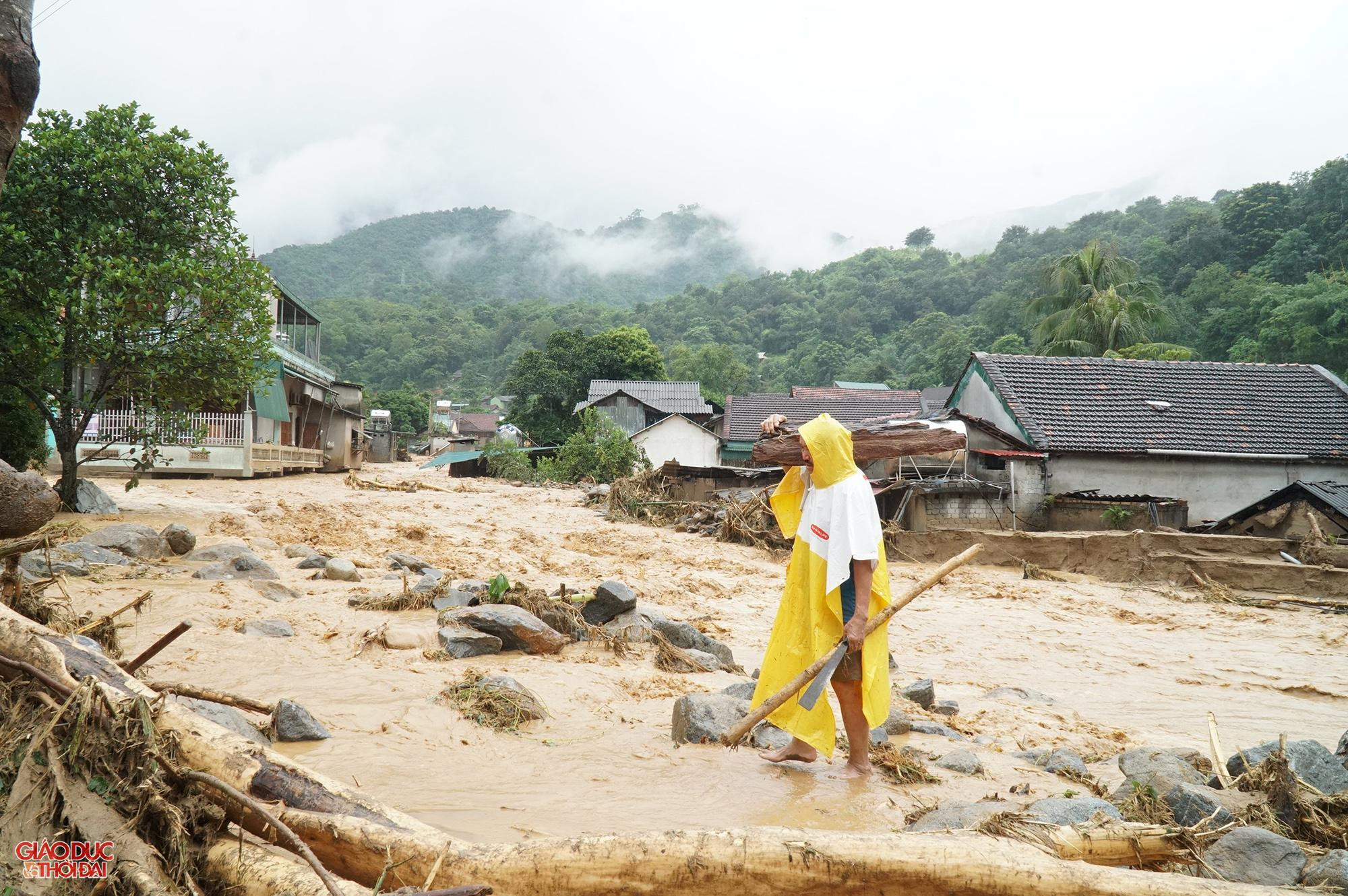 Chiều 2/10, nước lũ tại thị trấn Mường Xén và xã Tà Cạ (huyện Kỳ Sơn, Nghệ An) đã rút bớt. Tuy nhiên, hậu quả trận lũ để lại là hết sức kinh hoàng. Chiều 2/10, nước lũ tại thị trấn Mường Xén và xã Tà Cạ (huyện Kỳ Sơn, Nghệ An) đã rút bớt. Tuy nhiên, hậu quả trận lũ để lại là hết sức kinh hoàng.