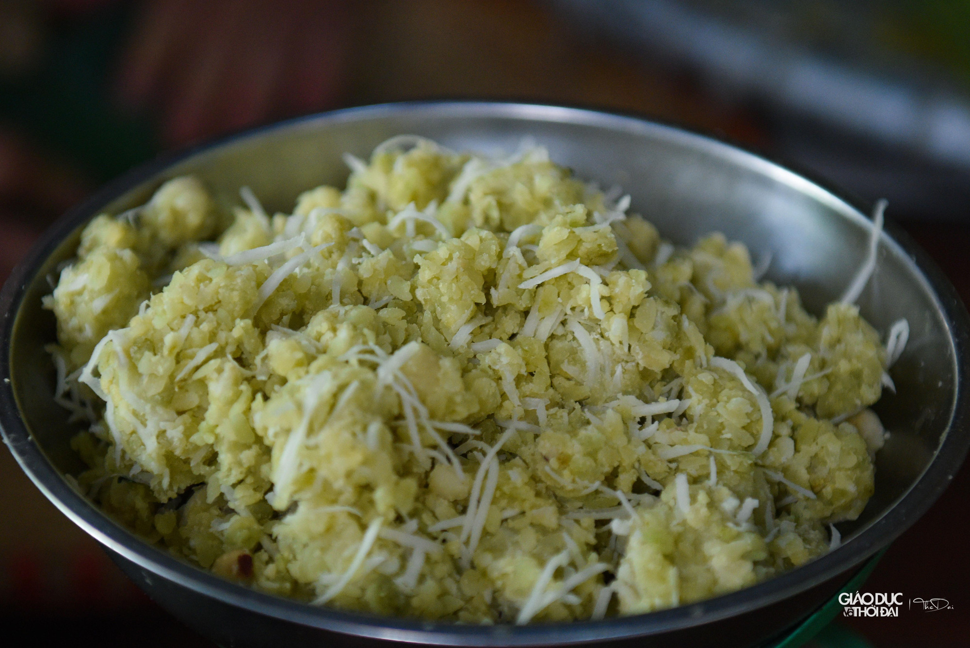 Sản phẩm từ cốm cũng đa dạng, phong phú theo thị hiếu người tiêu dùng chứ không đơn thuần chỉ có cốm như trước đây như chả cốm, xôi cốm, giò cốm, bánh cốm…