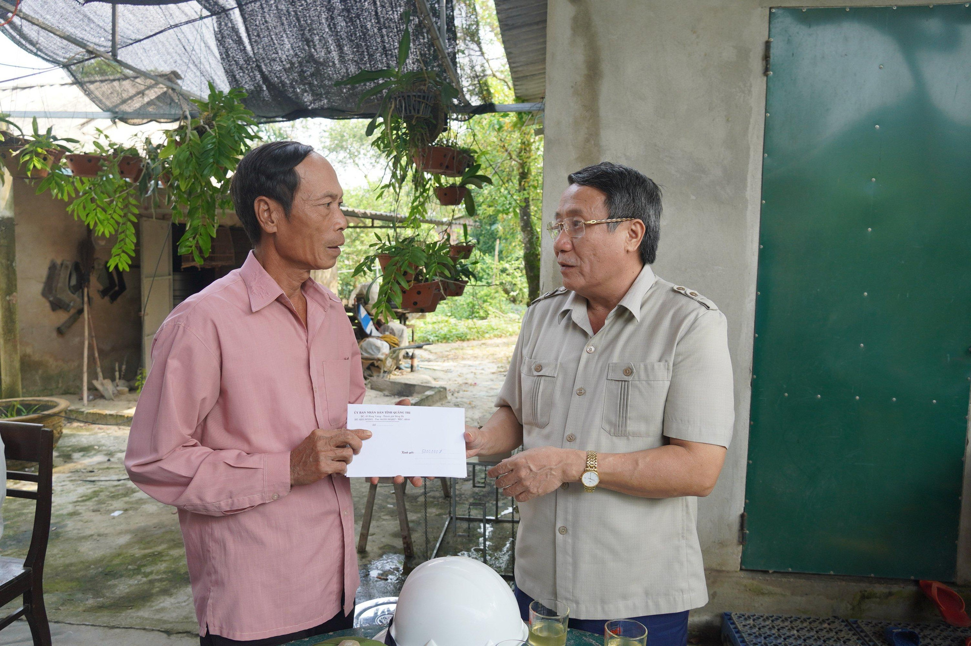 Lãnh đạo tỉnh Quảng Trị đã đi thăm động viên và hỗ trợ trước mắt cho gia đình có nạn nhân mất trong vụ sạt lở 10 triệu đồng/người và hộ có người bị thương 5 triệu đồng/người. Lãnh đạo tỉnh Quảng Trị đã đi thăm động viên và hỗ trợ trước mắt cho gia đình có nạn nhân mất trong vụ sạt lở 10 triệu đồng/người và hộ có người bị thương 5 triệu đồng/người.