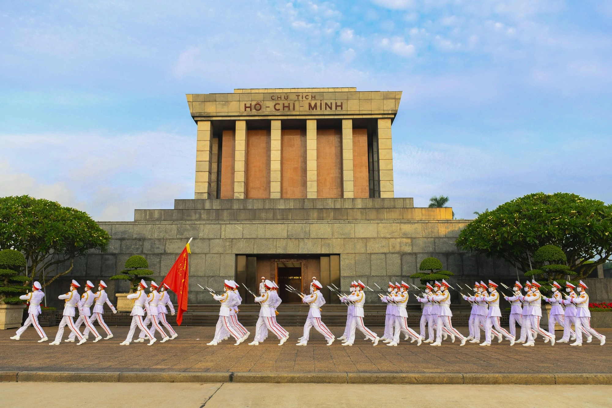 Những người lính canh giấc ngủ cho Người