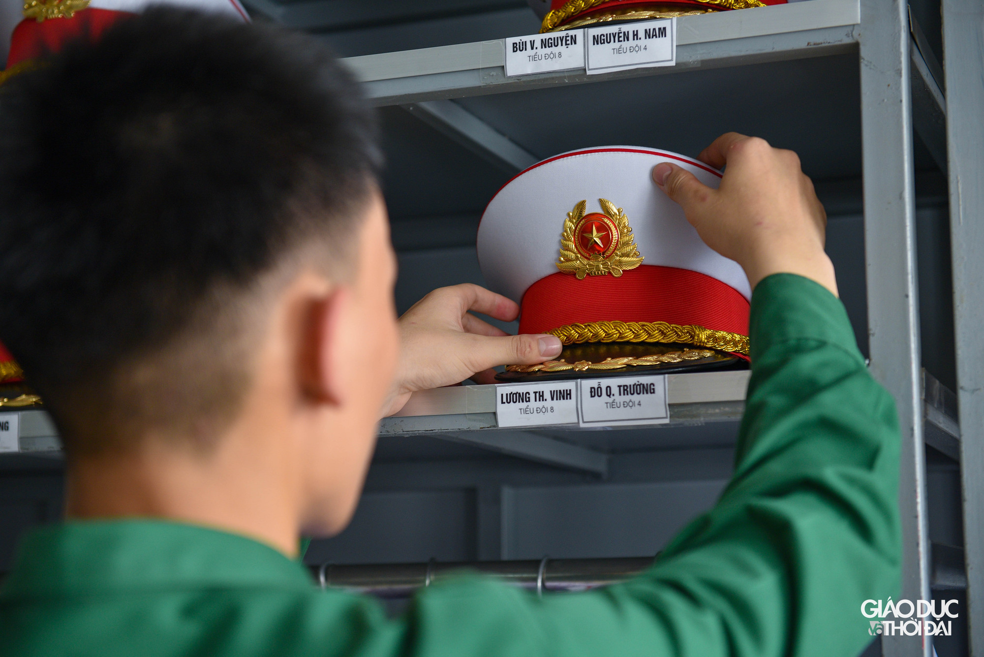 Sau thời gian huấn luyện chiến sĩ mới tại Trung tâm huấn luyện thuộc Đoàn 275 trong thời gian ba tháng, chỉ có chưa đến 20% chiến sĩ có thể được đứng trong đội tiêu binh thực thụ. Những người ưu tú nhất tiếp tục được huấn luyện nâng cao nghiệp vụ trong vòng 2-3 tháng.