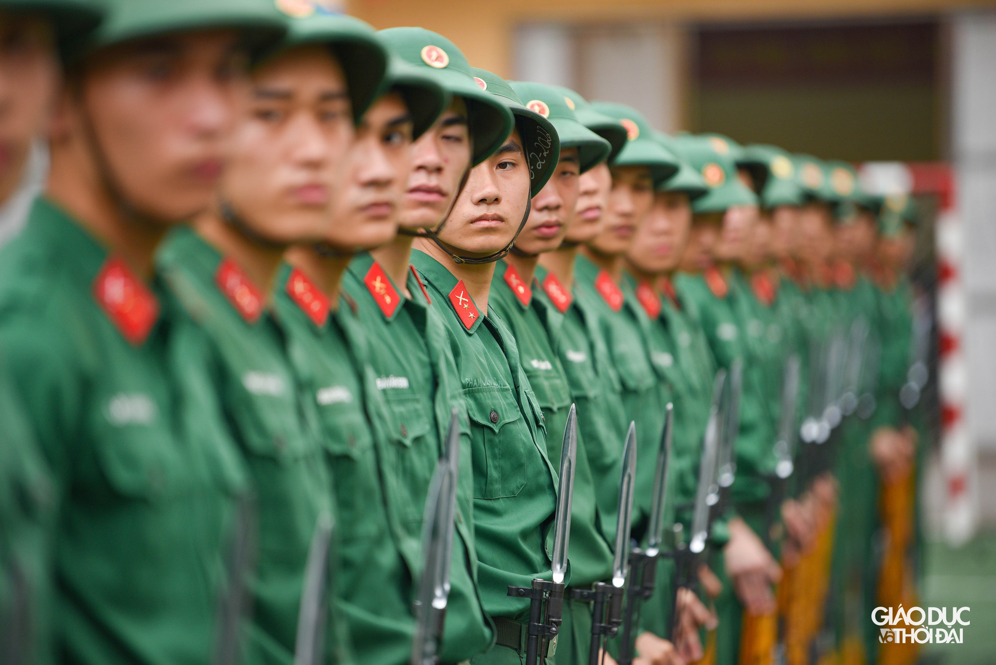 Vinh dự, tự hào khi được về thực hiện nhiệm vụ gần bên Bác, lớp lớp cán bộ, chiến sĩ Đoàn 275 luôn cố gắng rèn luyện nâng cao chất lượng thực hiện Điều lệnh, nghi lễ trên khu vực Quảng trường Ba Đình.