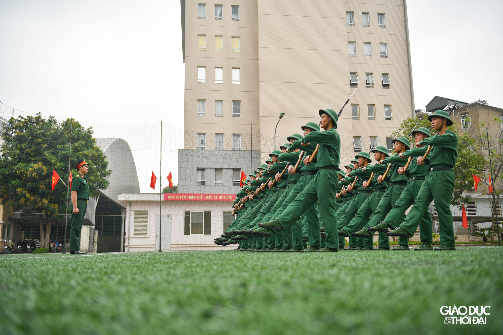 Từ ngày 19/5/2001, thượng cờ, hạ cờ trên Quảng trường Ba Đình trước Lăng Bác đã trở thành một nghi lễ cấp quốc gia được thực hiện đều đặn và trang trọng nhất.