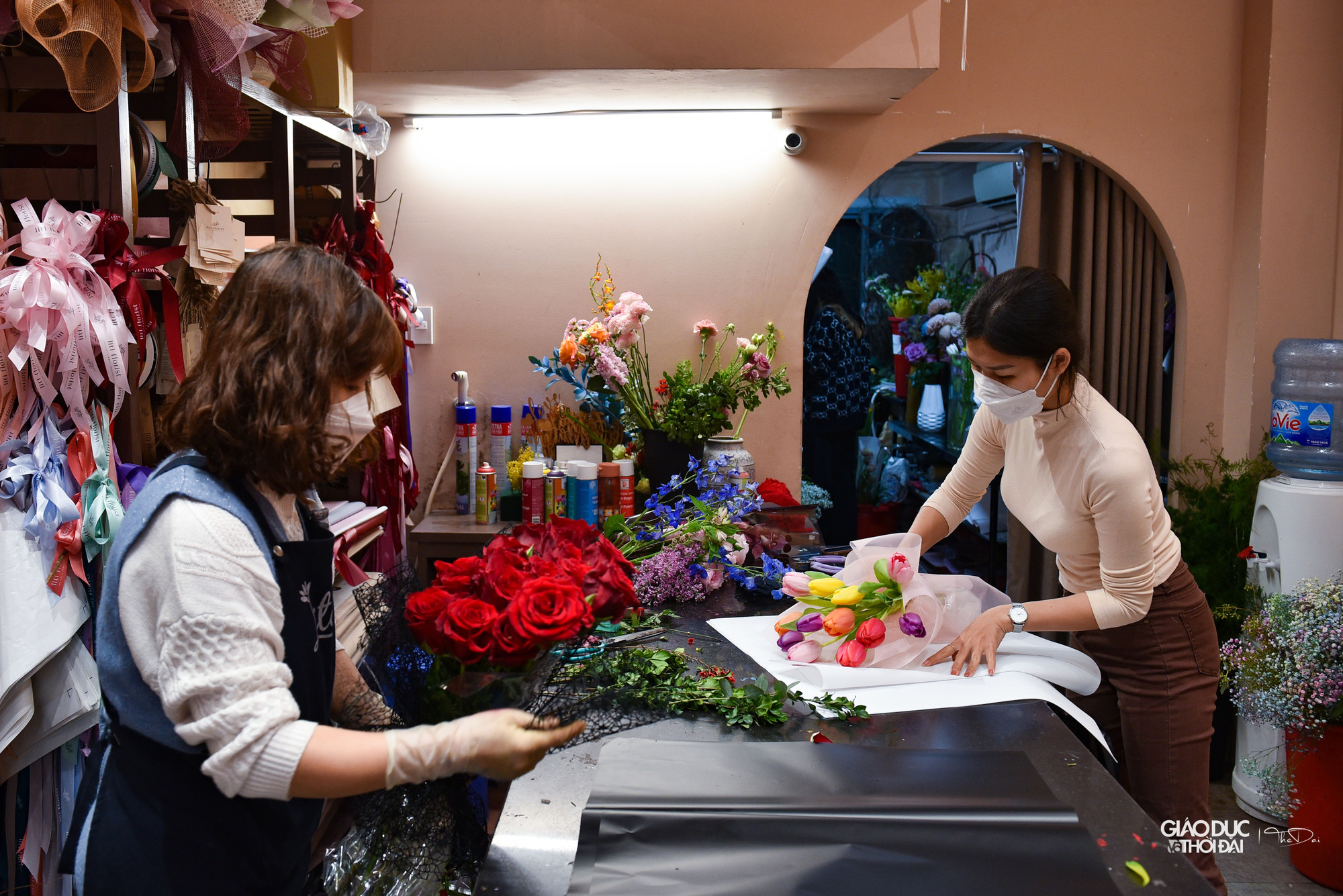 Cũng theo đại diện hoa Liti cho biết; Hoa hồng Ecuador là loại hoa được lựa chọn nhiều nhất cho mùa Valentine này bởi phẩm chất hoa tốt, bông to, màu sắc đa dạng, độ bền cực kì cao.