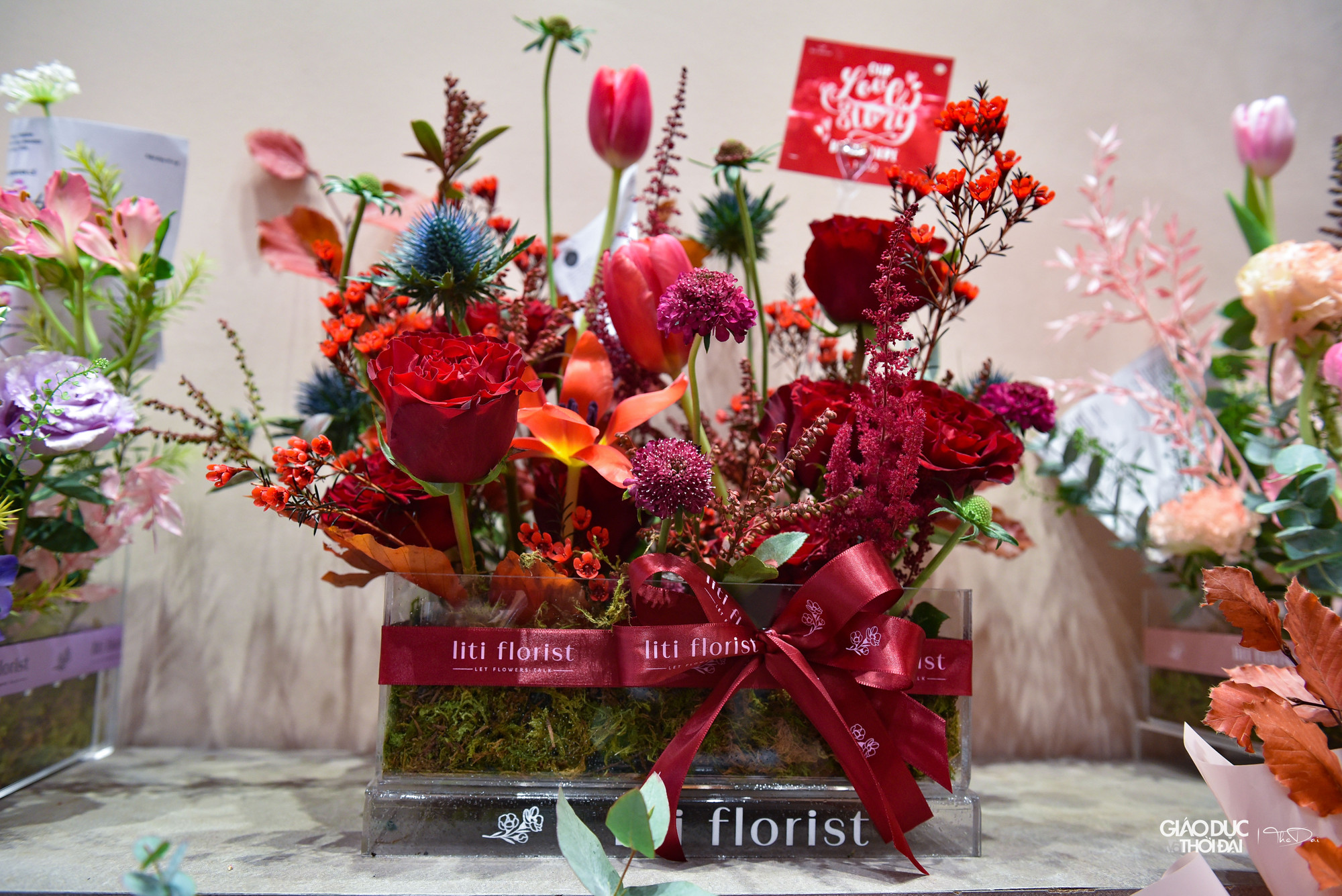 Những sản phẩm hoa được trang trí cầu kỳ, bắt mắt trong dịp Valentine năm nay.