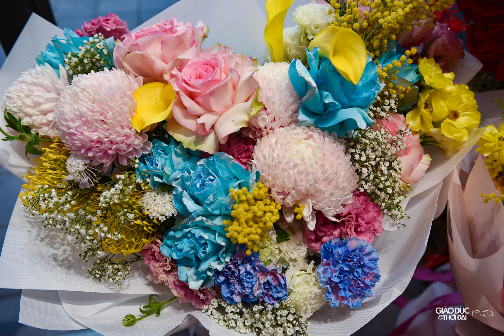 Mức tiêu thụ hoa tươi nhập khẩu dịp này tăng cao hơn so với năm ngoái, bởi nhu cầu của khách hàng tăng lên.