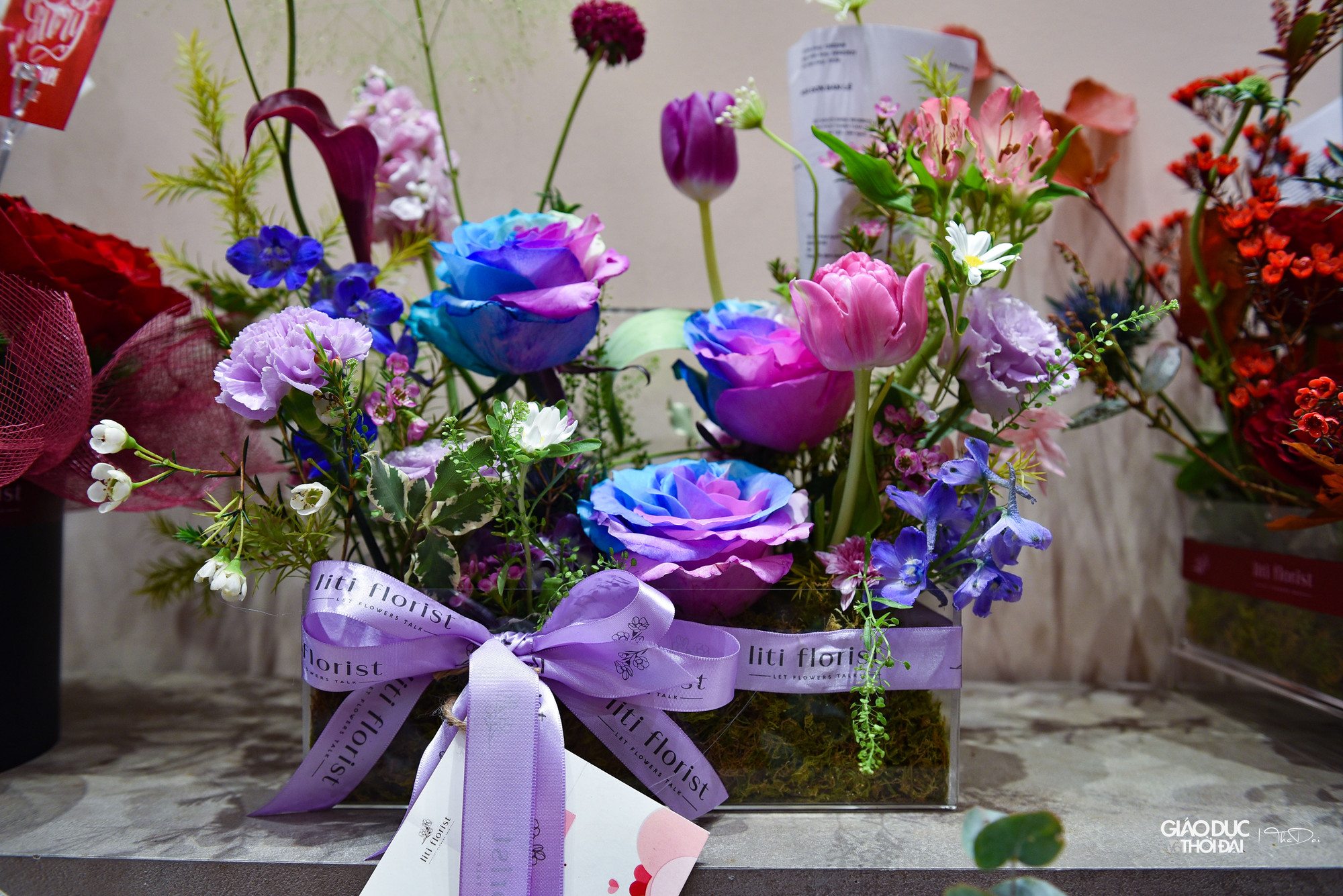 Những sản phẩm hoa được trang trí cầu kỳ, bắt mắt trong dịp Valentine năm nay.