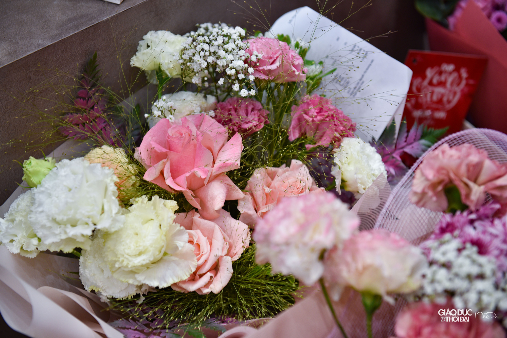 Thay vì những loại hoa quen thuộc thì giờ đây các chàng trai, quý ông có xu hướng ưa chuộng hoa nhập khẩu từ châu Âu, châu Phi...